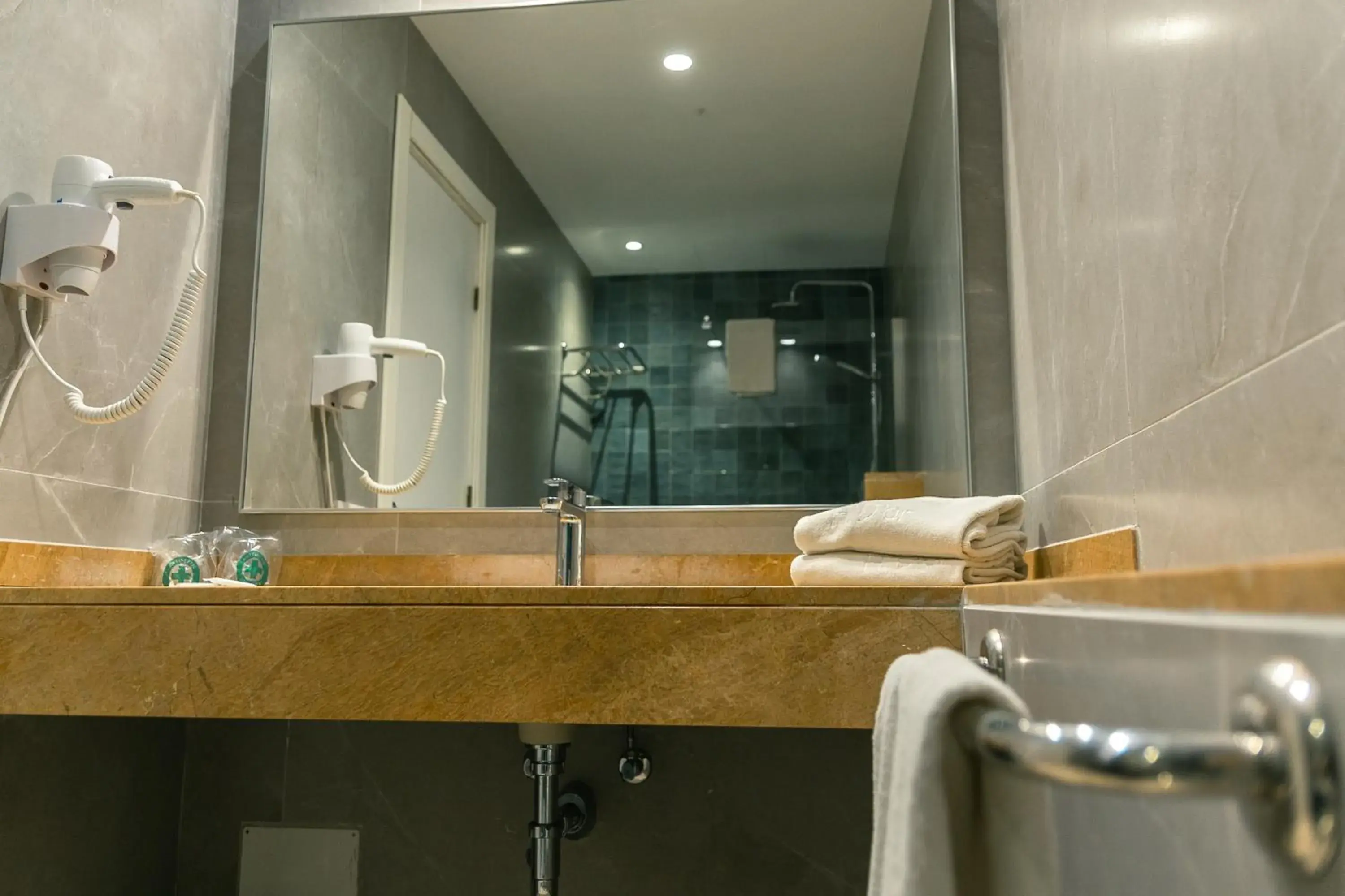 Bathroom in Hotel d'Or