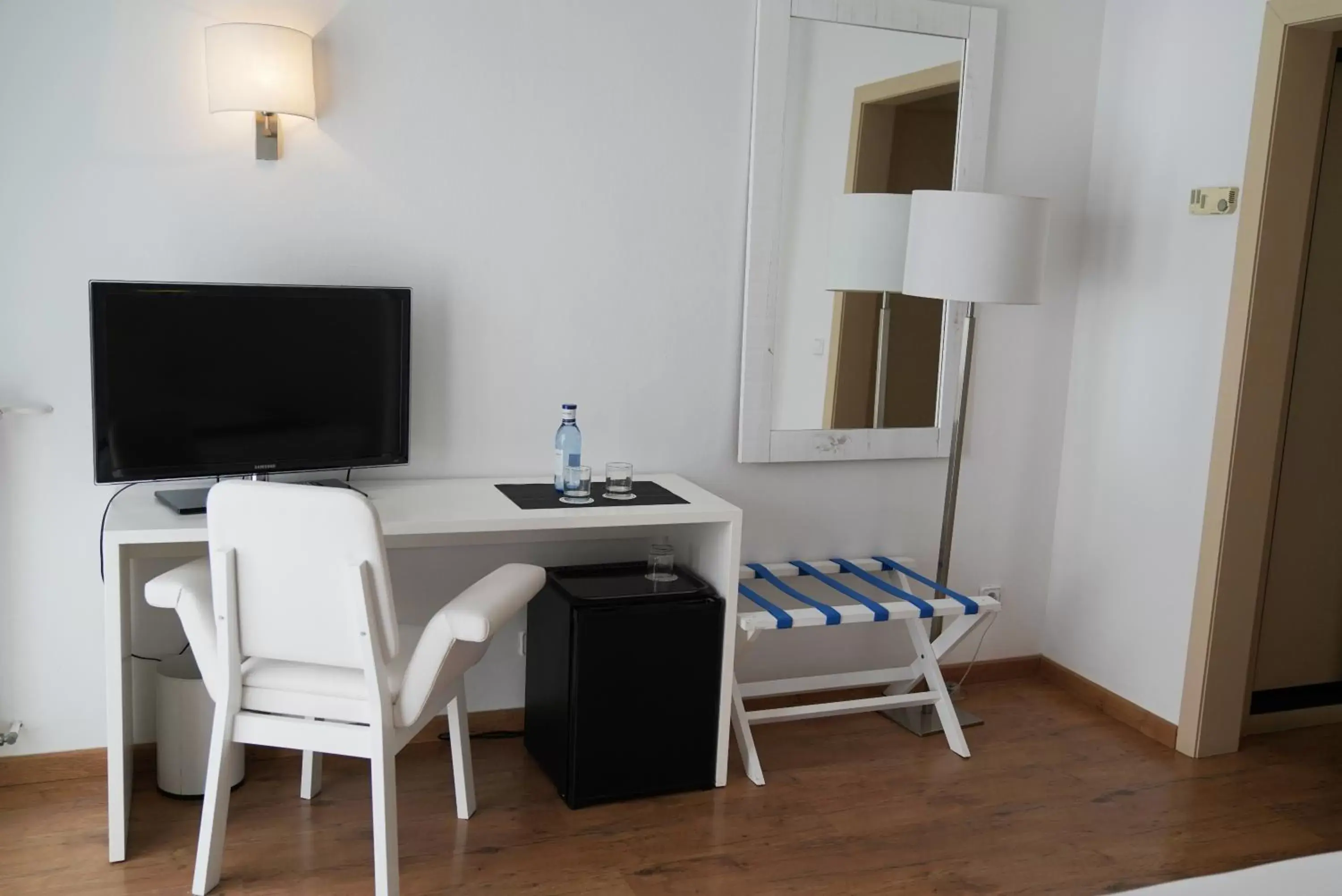 Area and facilities, TV/Entertainment Center in Hotel Medium Sitges Park
