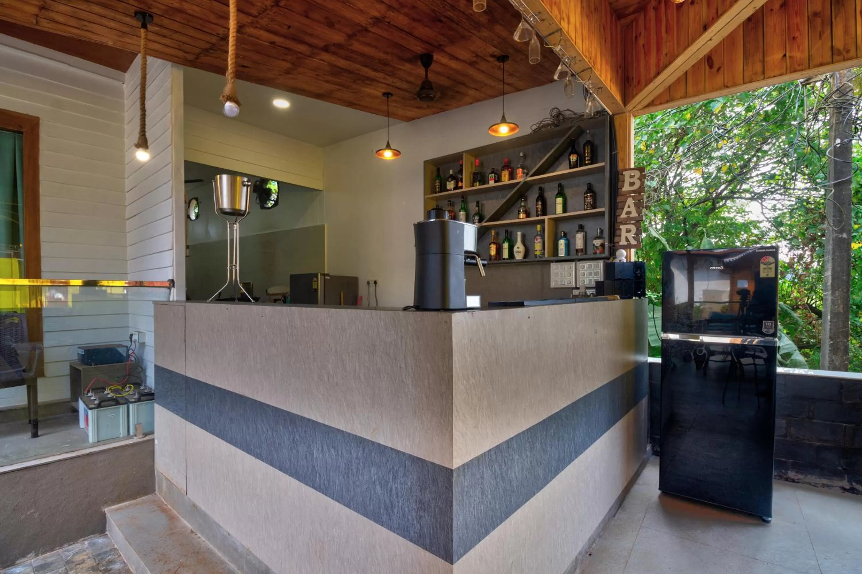 Restaurant/places to eat in Oceano Beach Resort