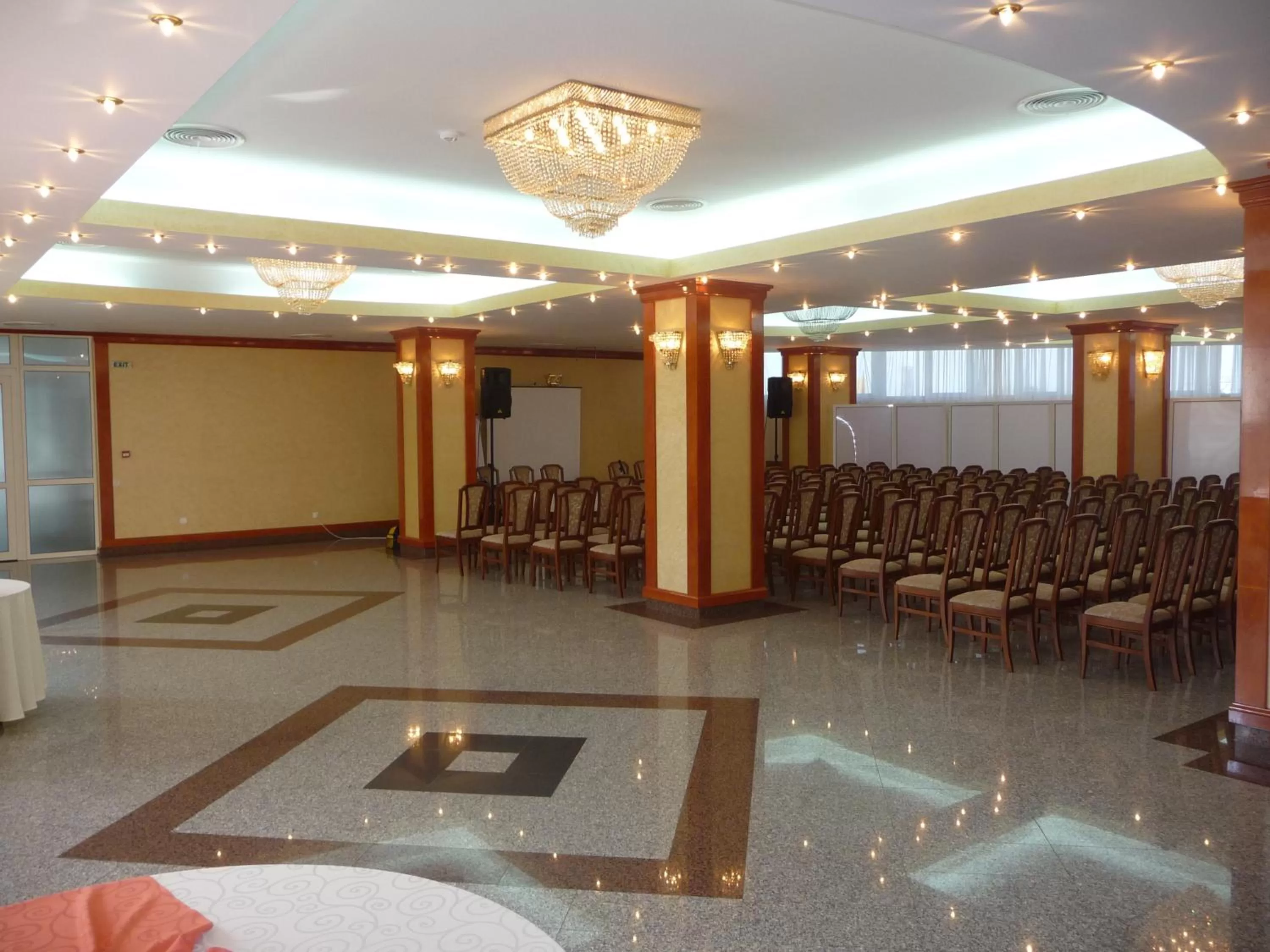 Business facilities in Hotel Emma West
