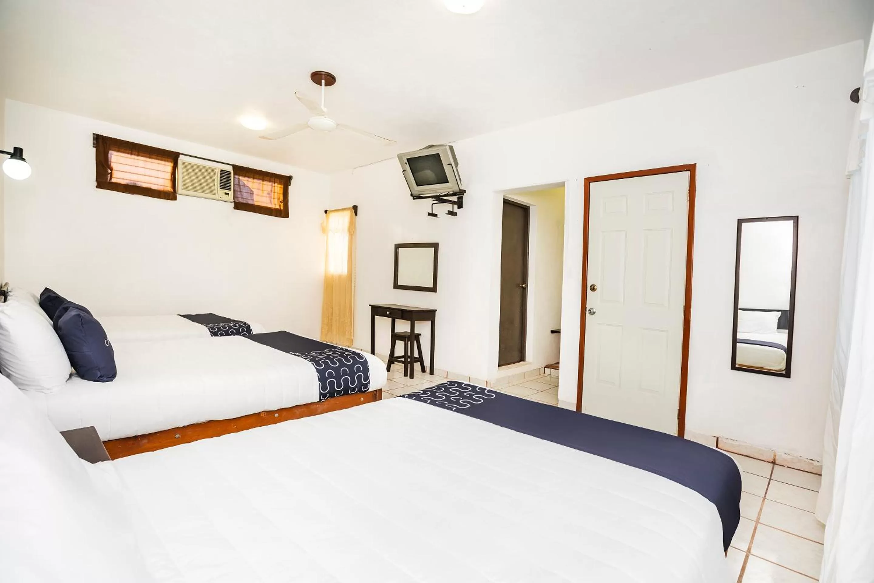 Bedroom, Bed in Capital O Oxtankah,chetumal bay