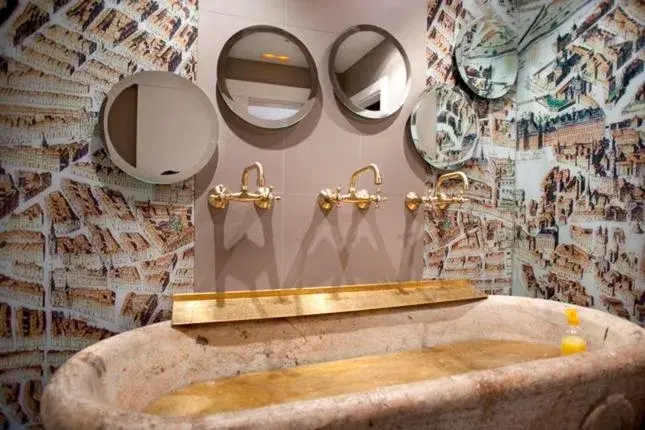 Bathroom in Posada del Dragón Boutique Hotel