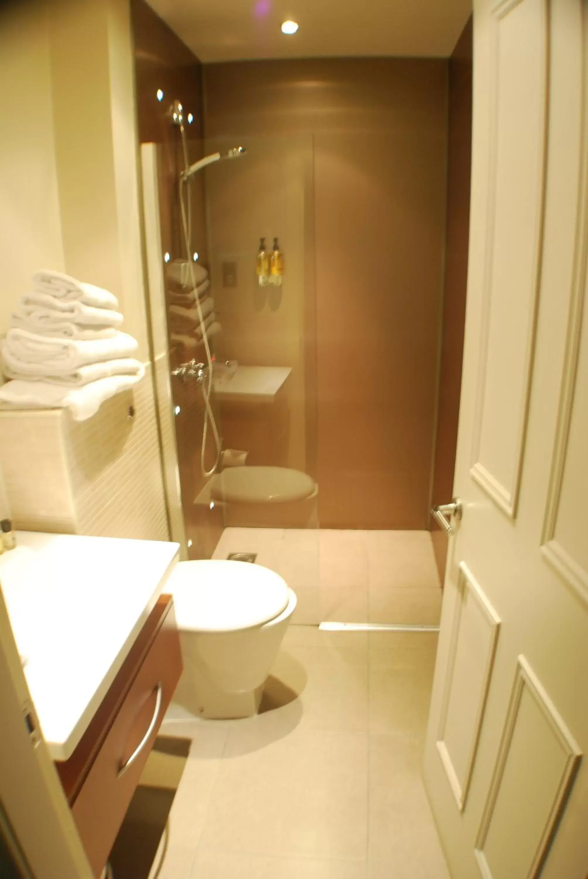 Bathroom in The Salisbury Hotel