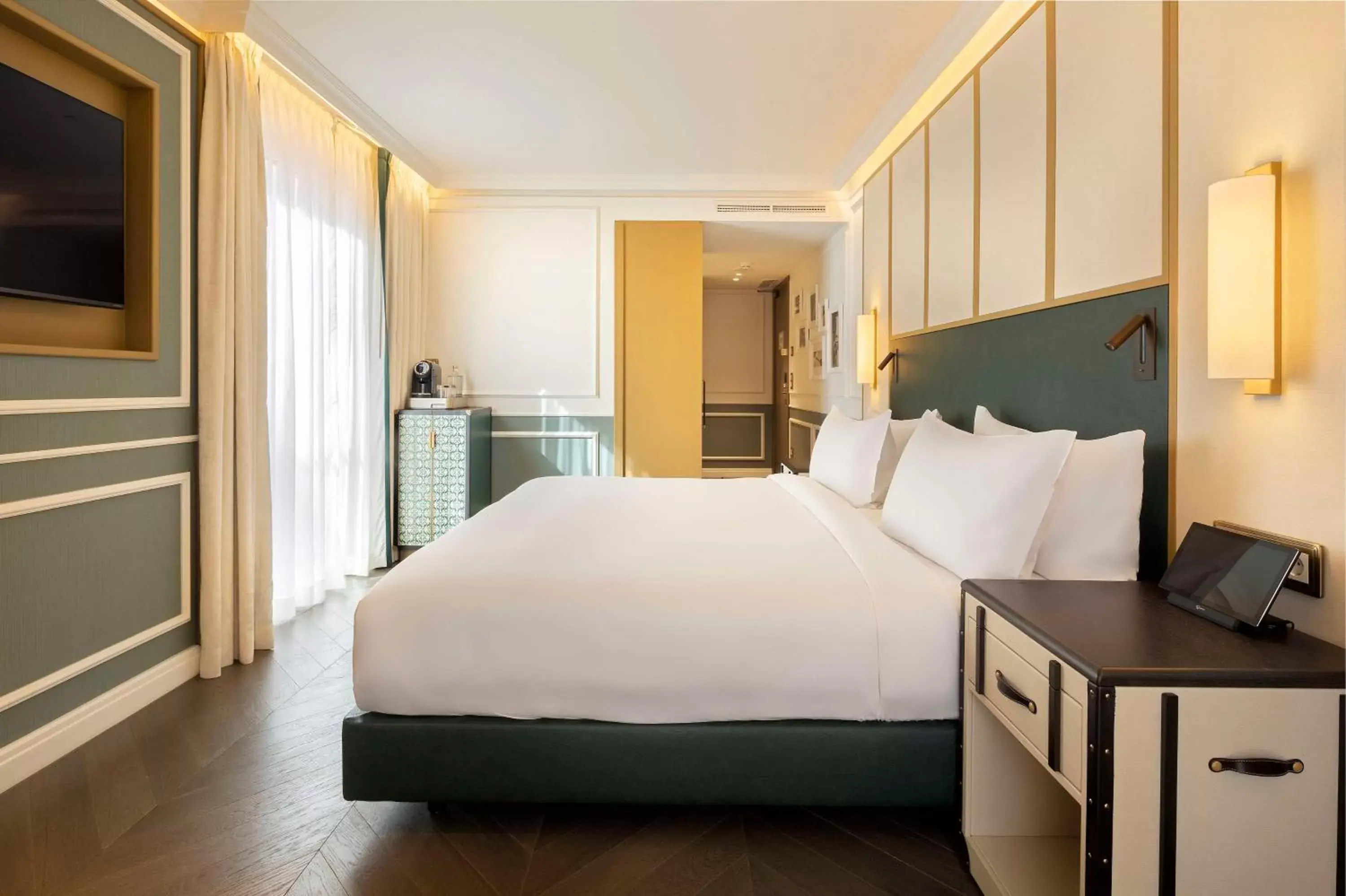 Bed in The Emerald House Lisbon - Curio Collection By Hilton