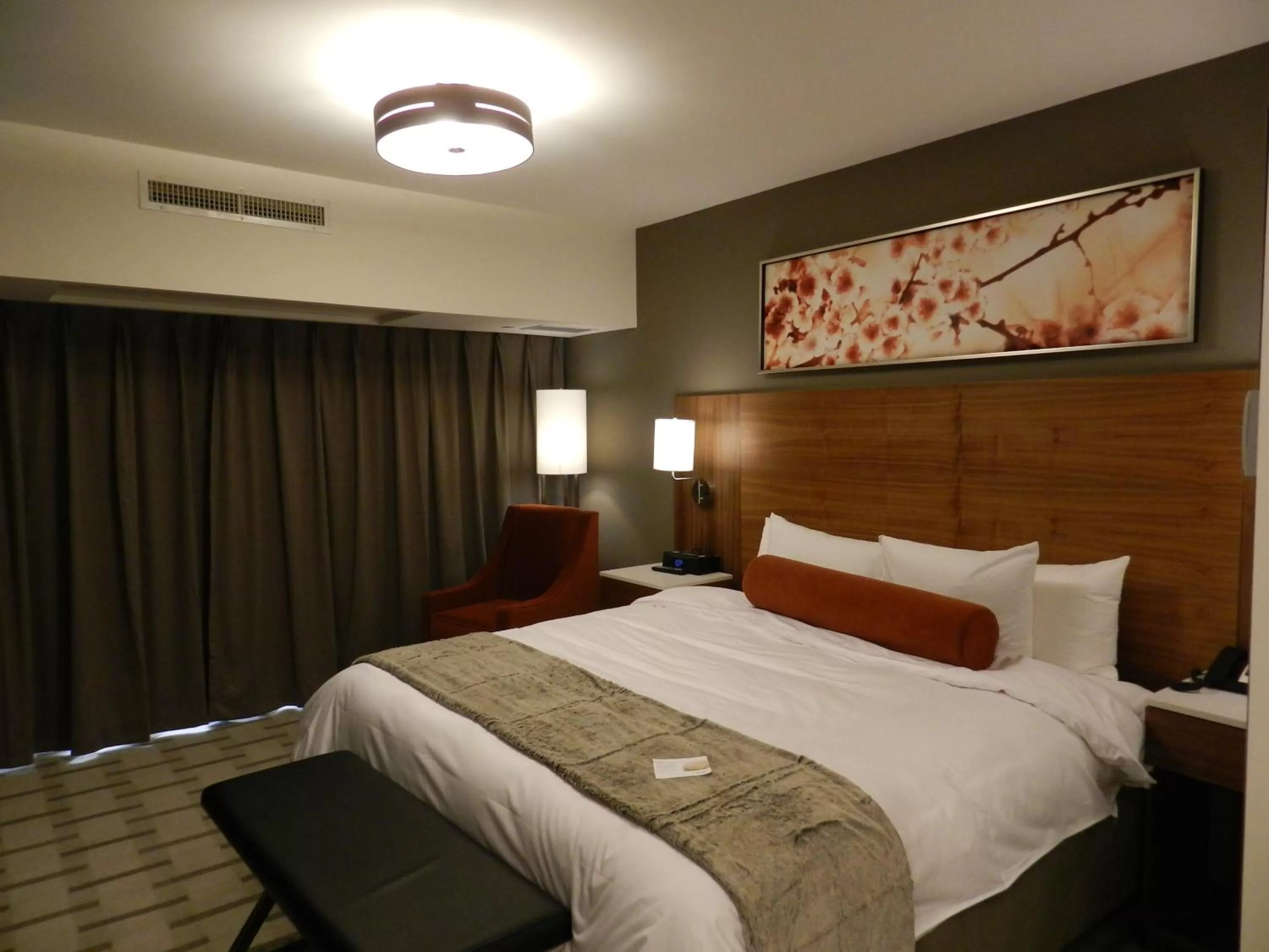 Bedroom, Bed in Radisson Hotel & Conference Centre Calgary Airport