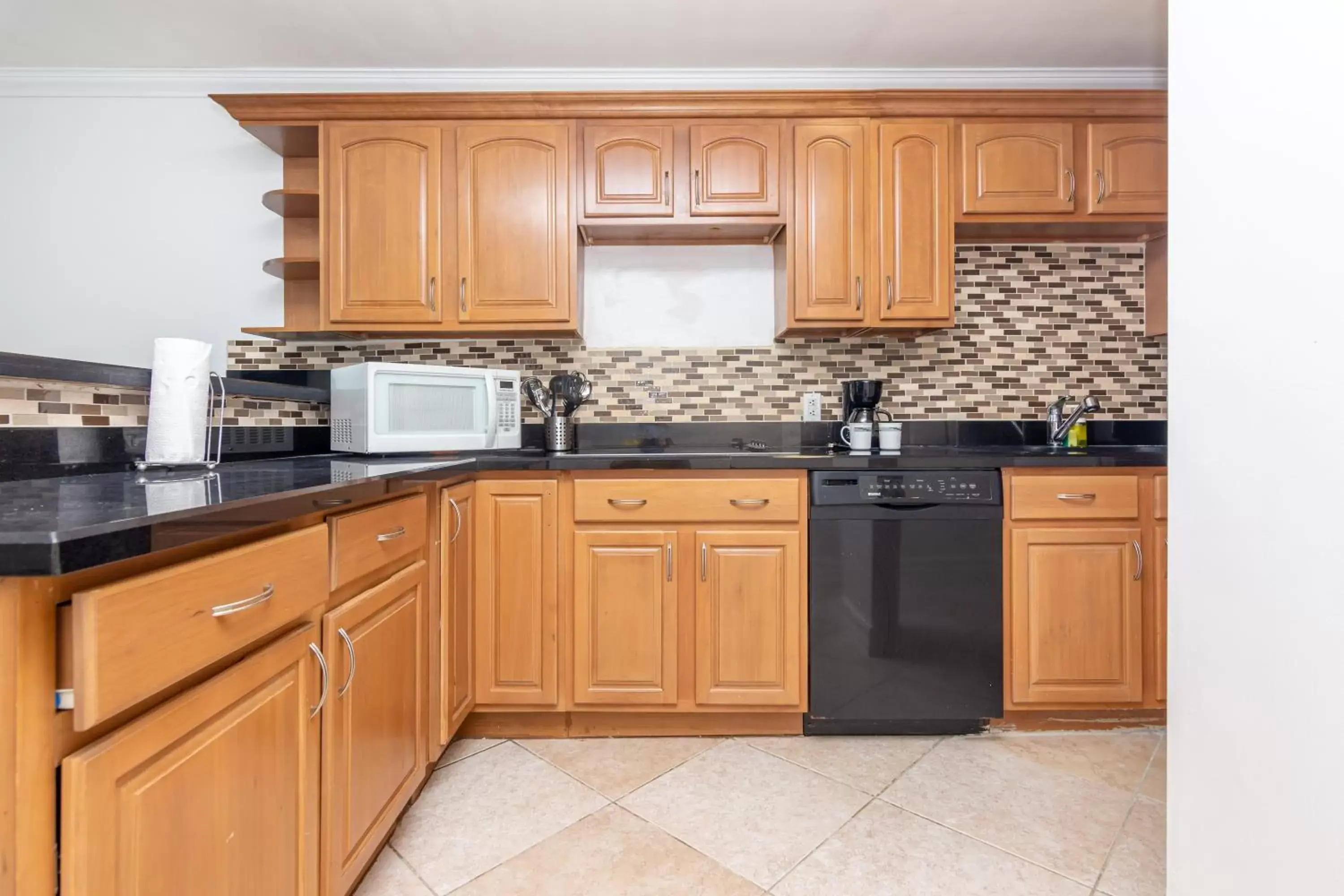 Kitchen or kitchenette, Kitchen/Kitchenette in Girasole Apartments