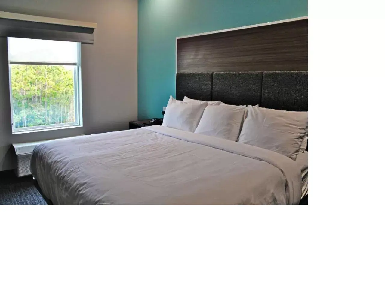 Bed in Comfort Inn Miramar Beach - Destin