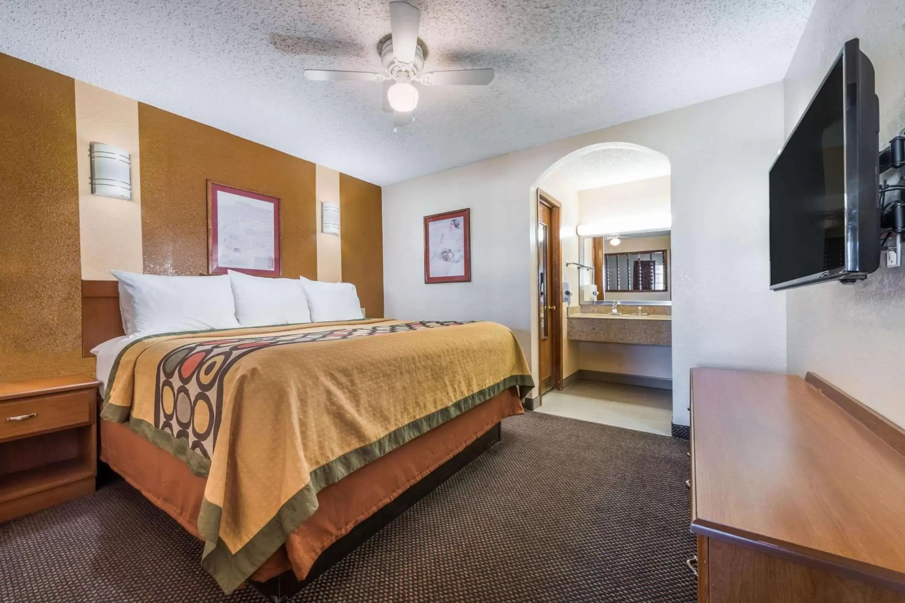 Photo of the whole room in Super 8 by Wyndham Waco/Mall area TX
