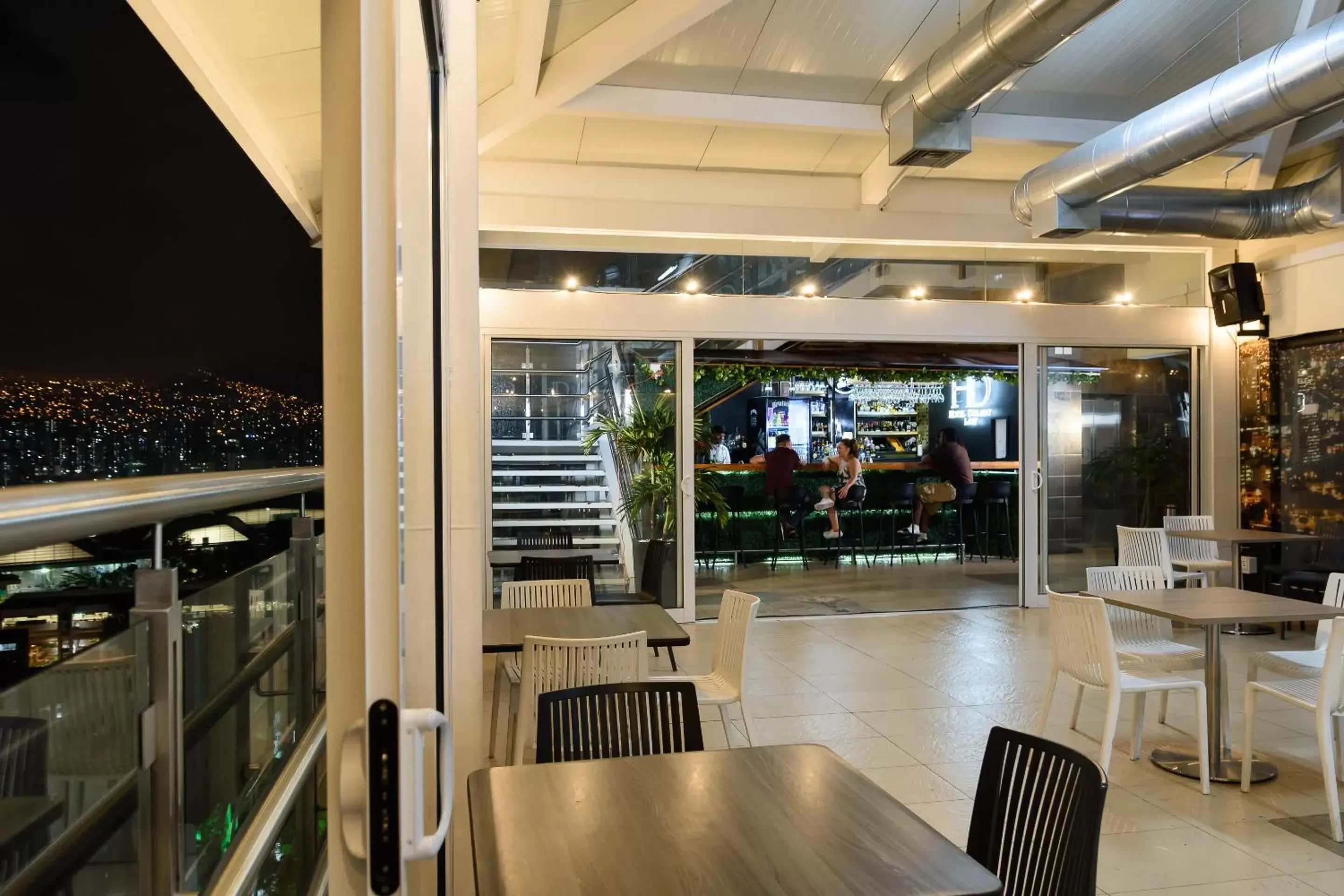 Entertainment, Restaurant/Places to Eat in Hotel Dorado La 70
