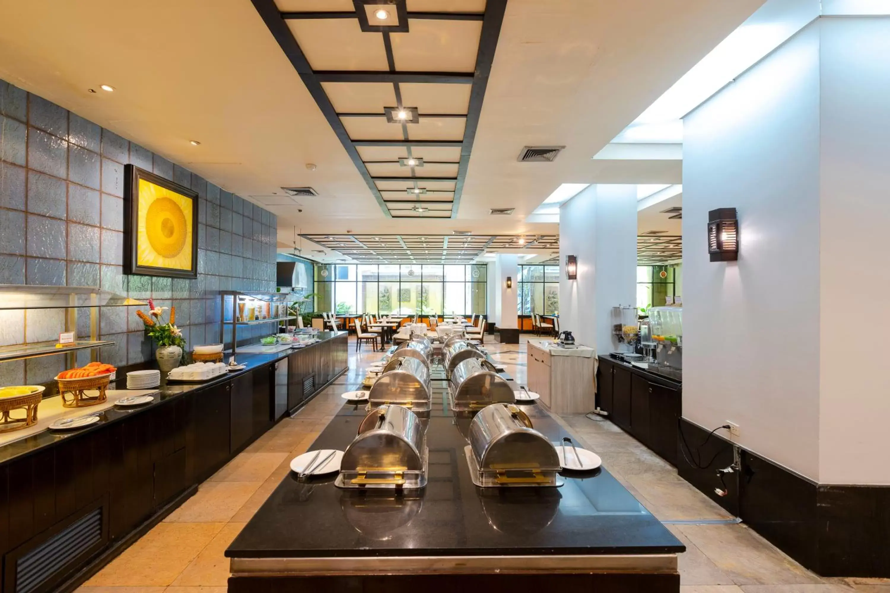 Breakfast, Restaurant/Places to Eat in Pinnacle Lumpinee Park Hotel SHA Plus
