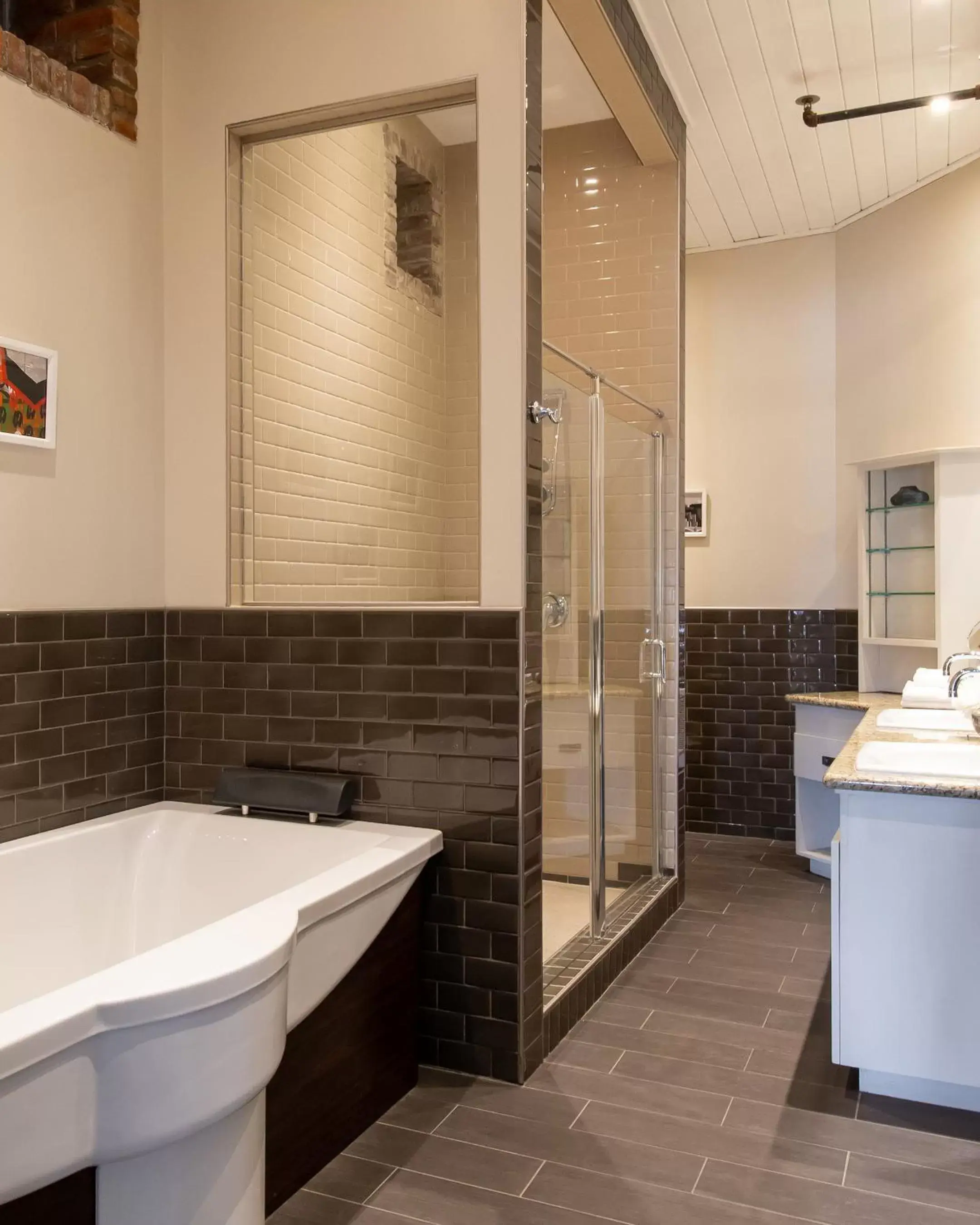 Bathroom in Retro Suites Hotel