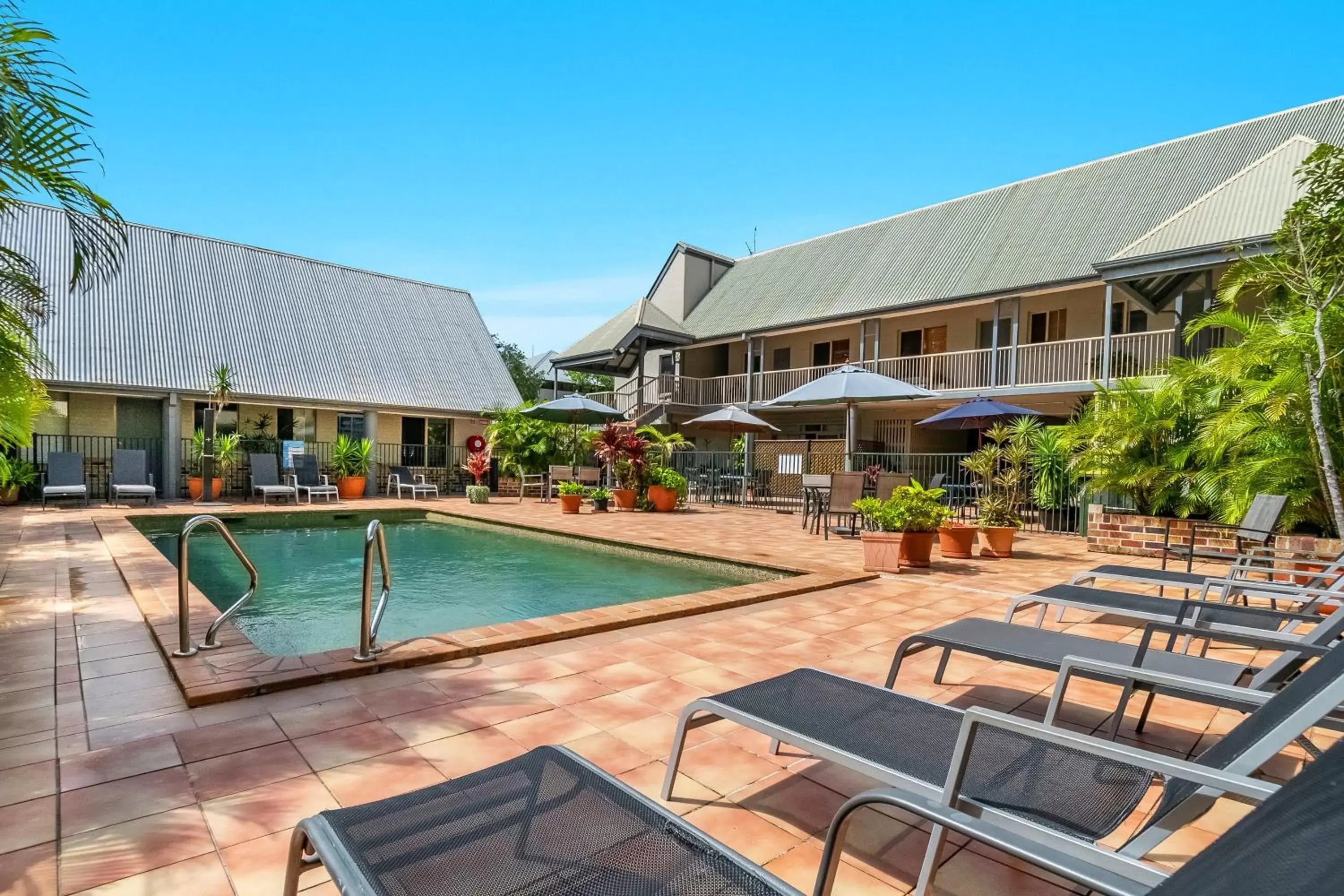 Property building, Swimming Pool in Byron Central Apartments