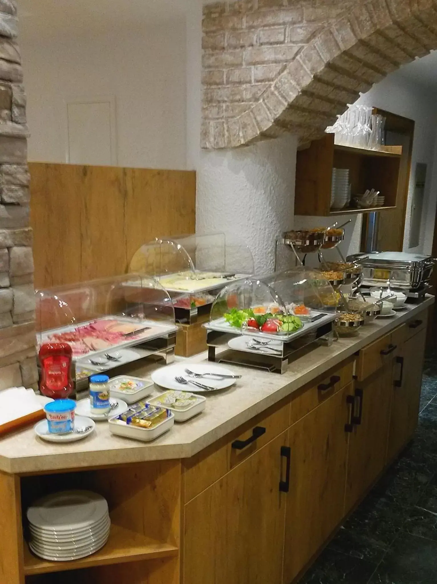 Buffet breakfast in Hotel Alp Inn