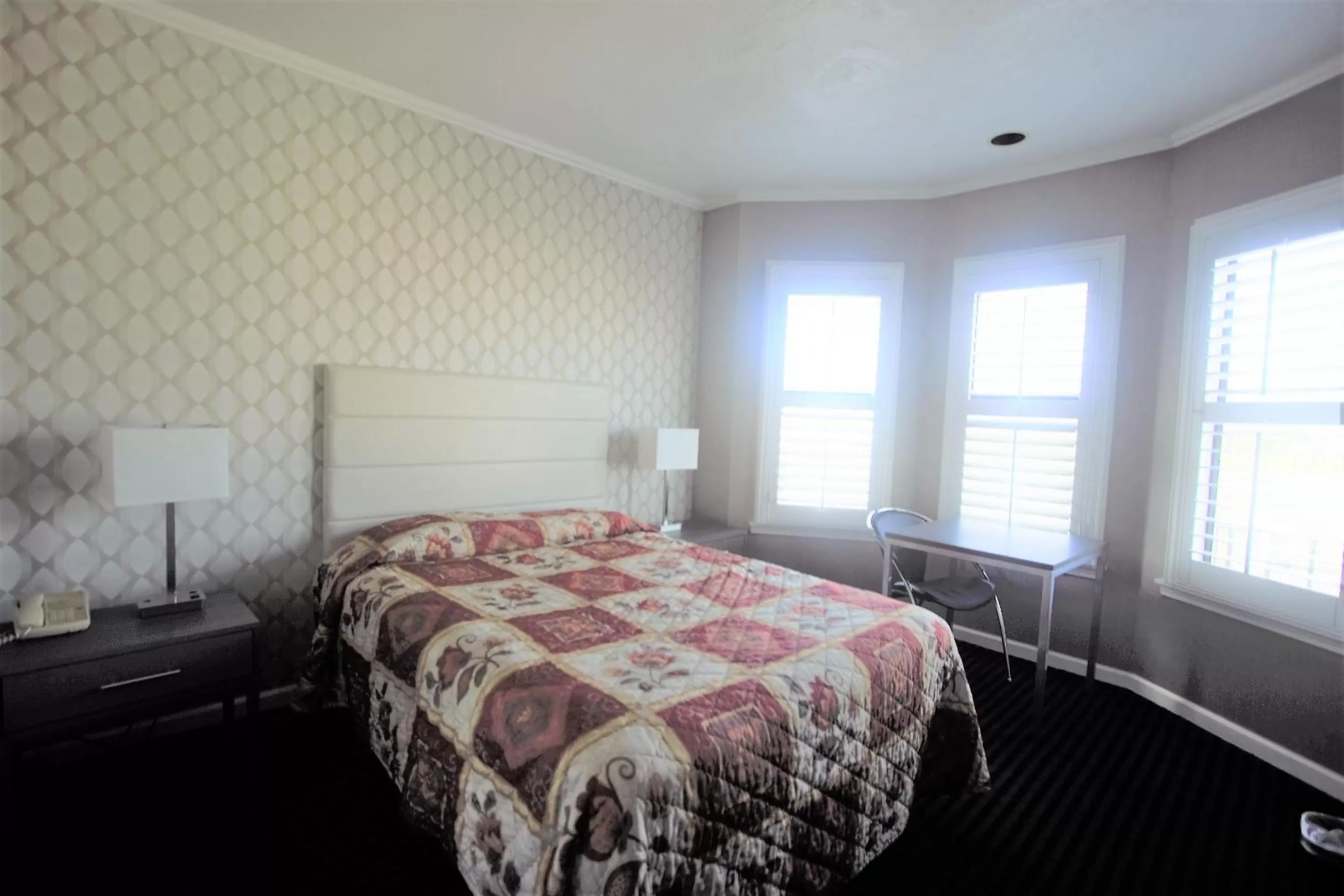 Bedroom, Bed in Alpha Inn and Suites