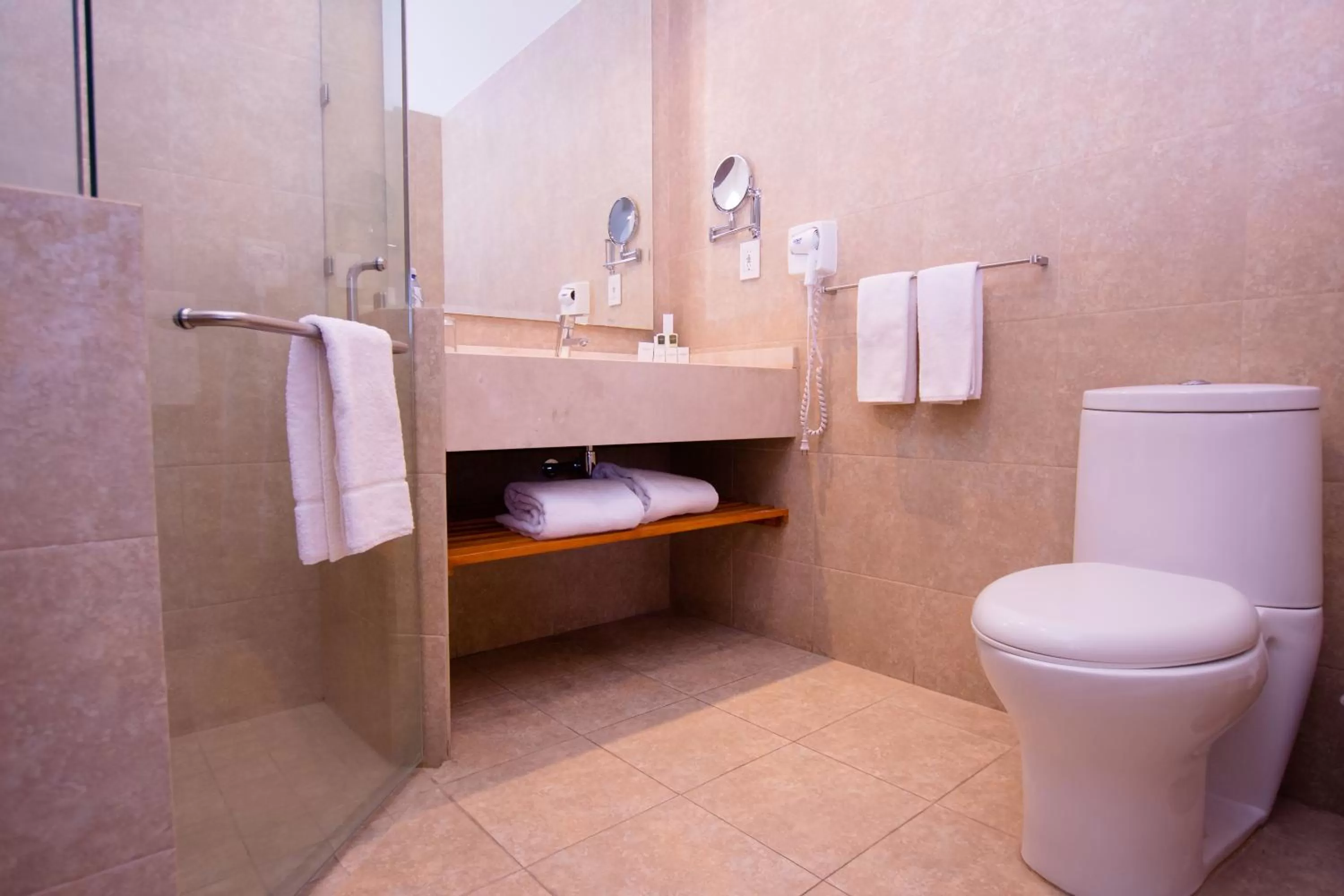 Bathroom in Crown Victoria Hotel