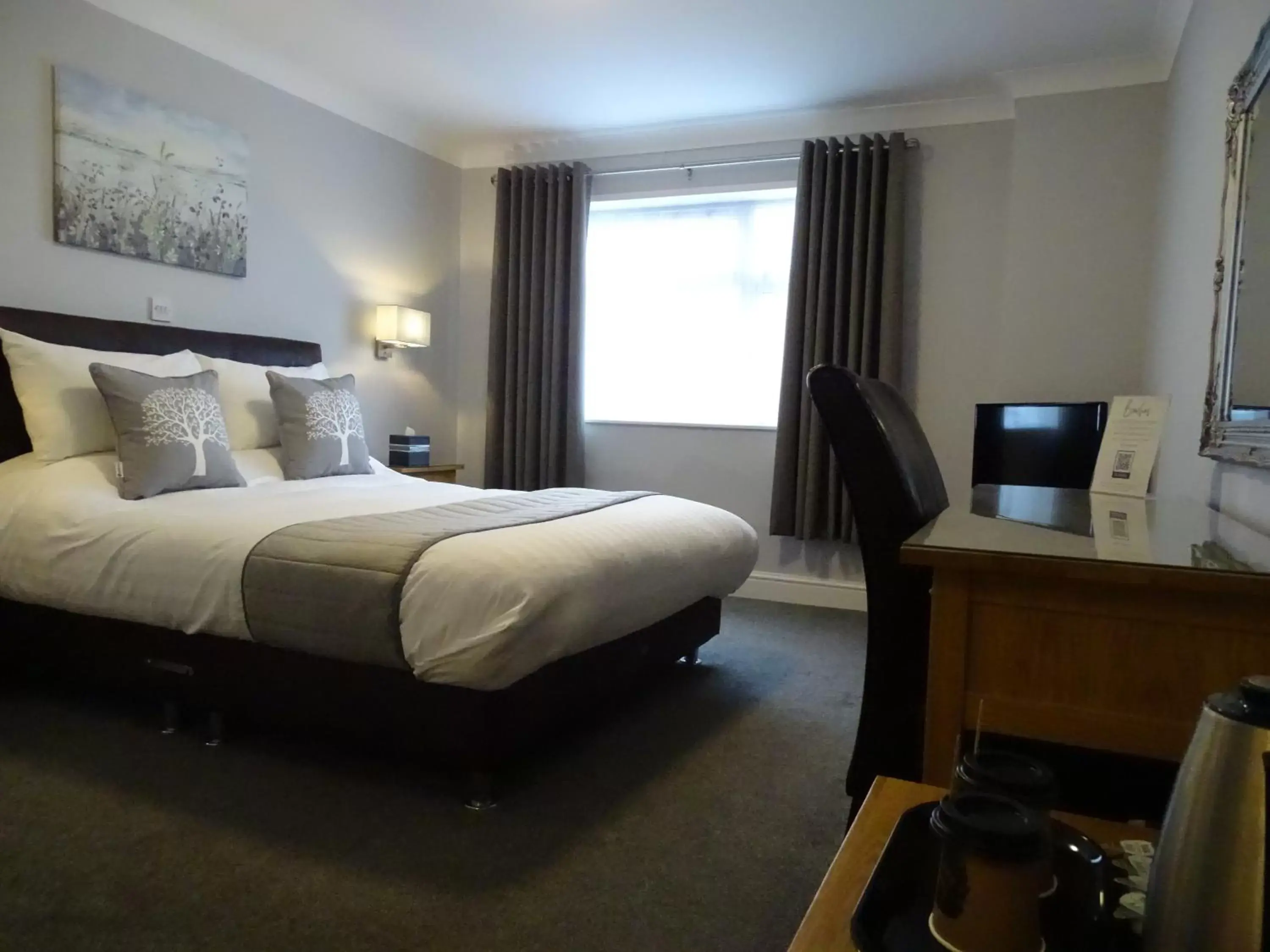 Bed in The Beeches Hotel & Leisure Club