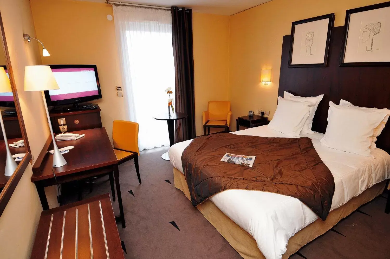 Photo of the whole room, Bed in Best Western Plus La Fayette Hotel et SPA