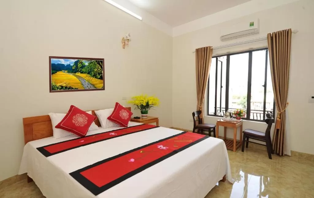 Deluxe Double Room with Balcony in TAMCOC VUTHANH FRIENDLY Hotel