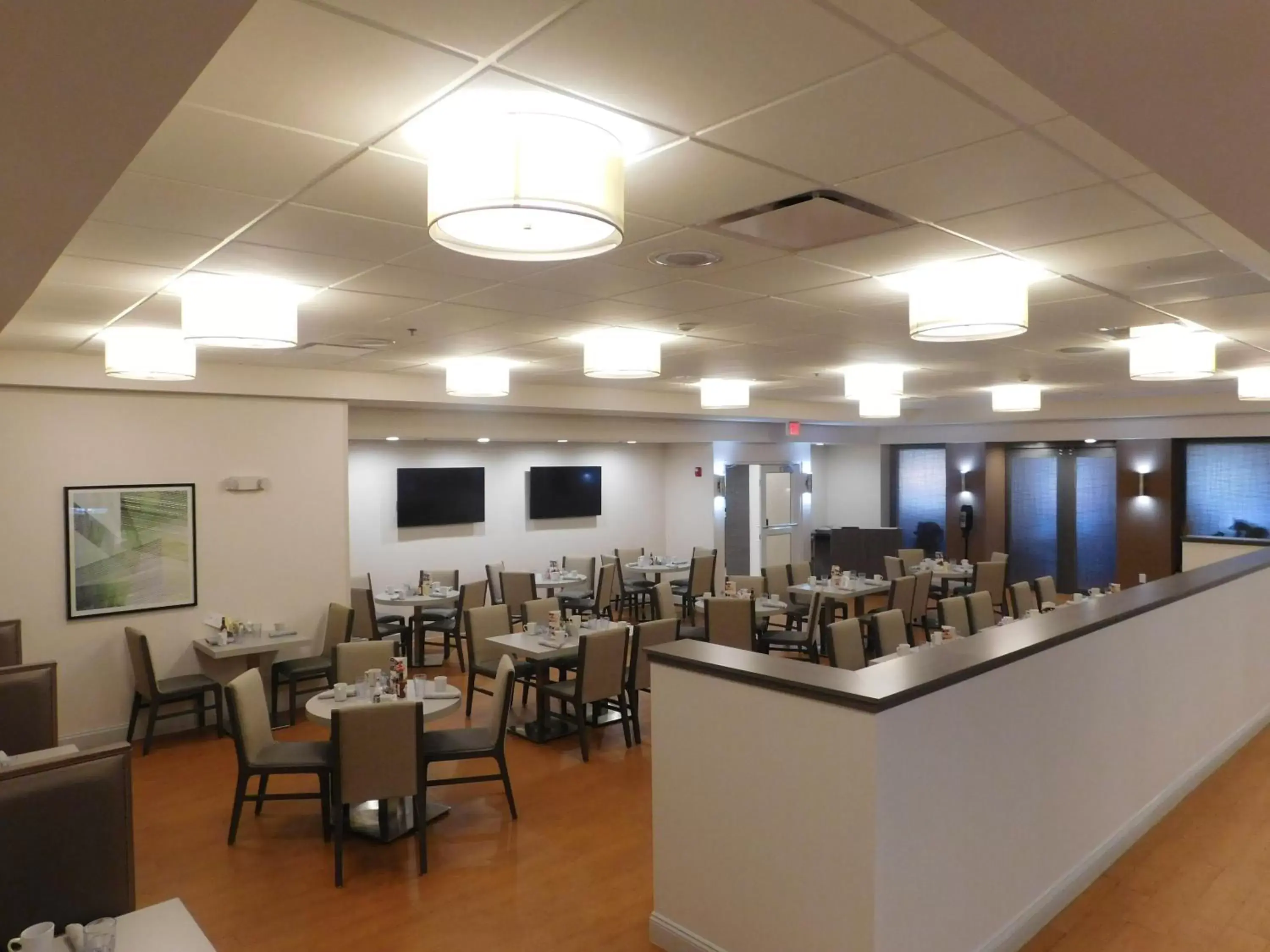 Breakfast, Restaurant/Places to Eat in Holiday Inn Hotel & Suites Rochester - Marketplace, an IHG Hotel