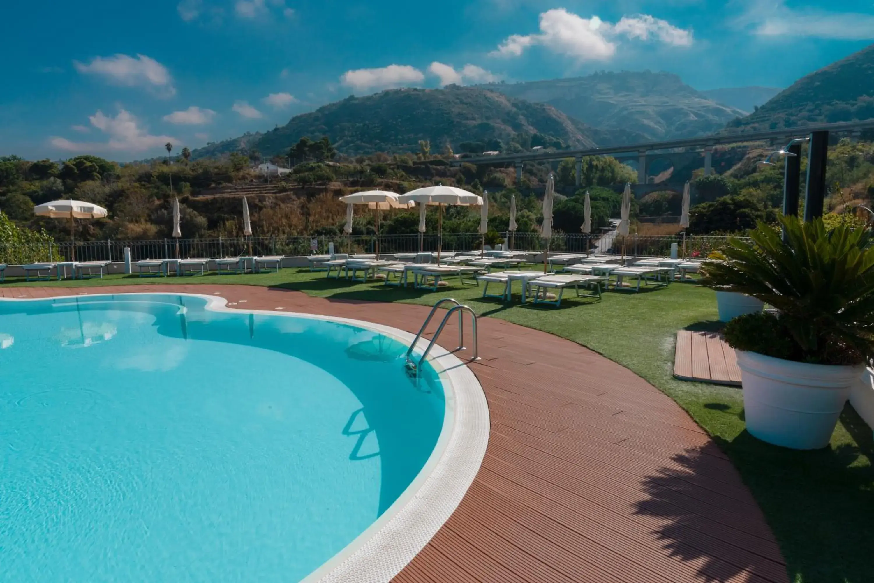 Pool view, Swimming Pool in Residence New Paradise