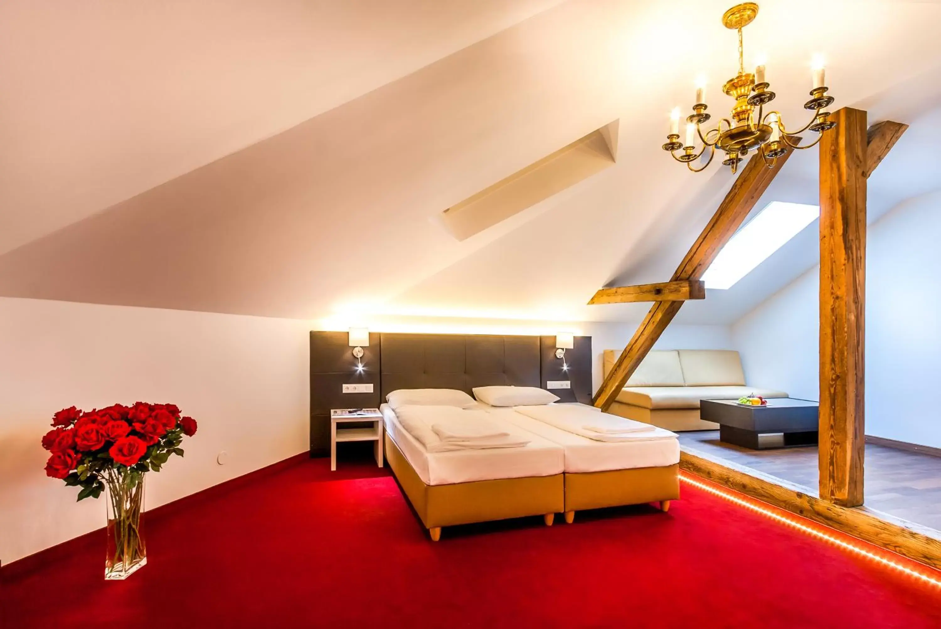 Photo of the whole room, Bed in Boutique Hotel Donauwalzer
