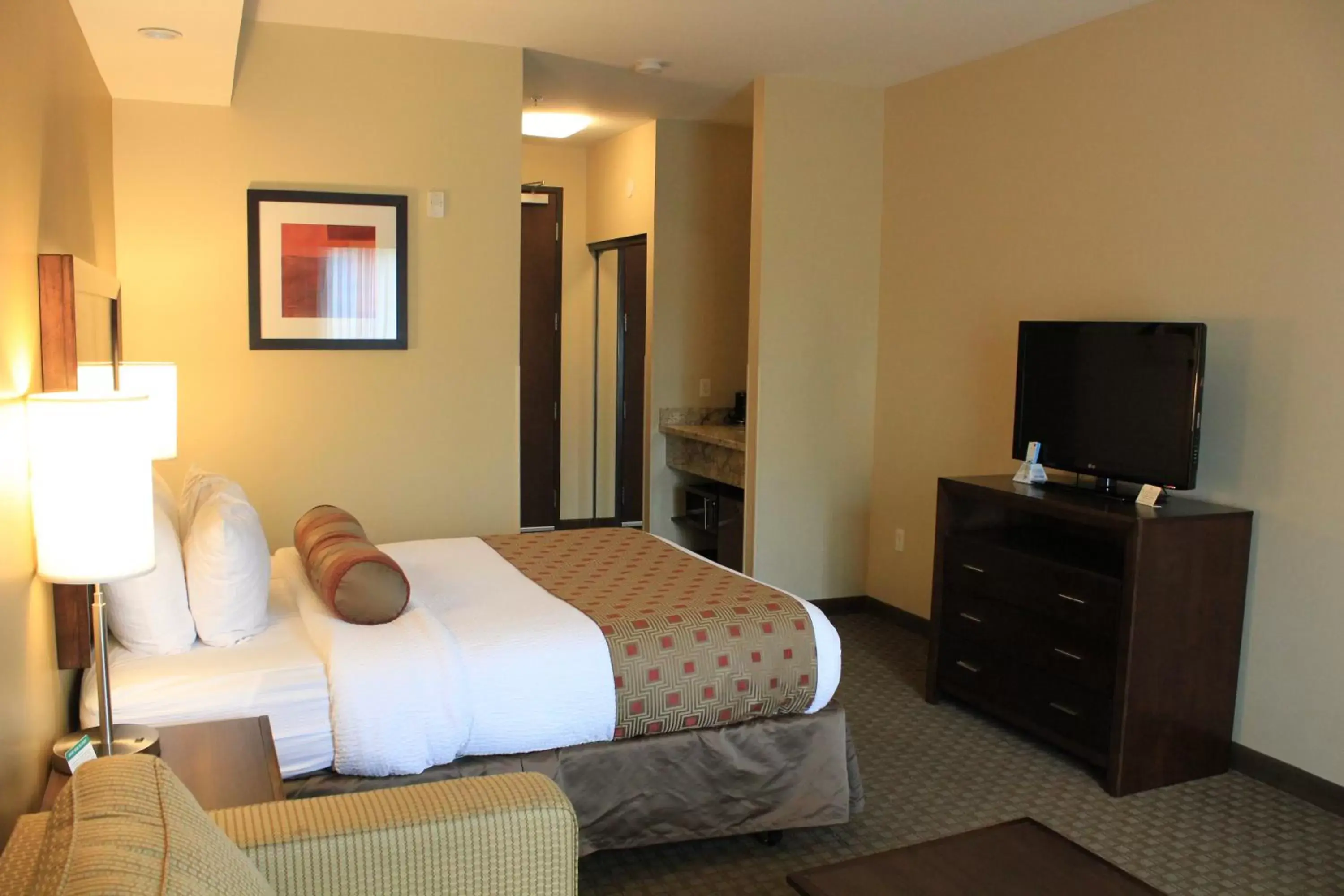 Bed in Best Western Plus Lacey Inn & Suites