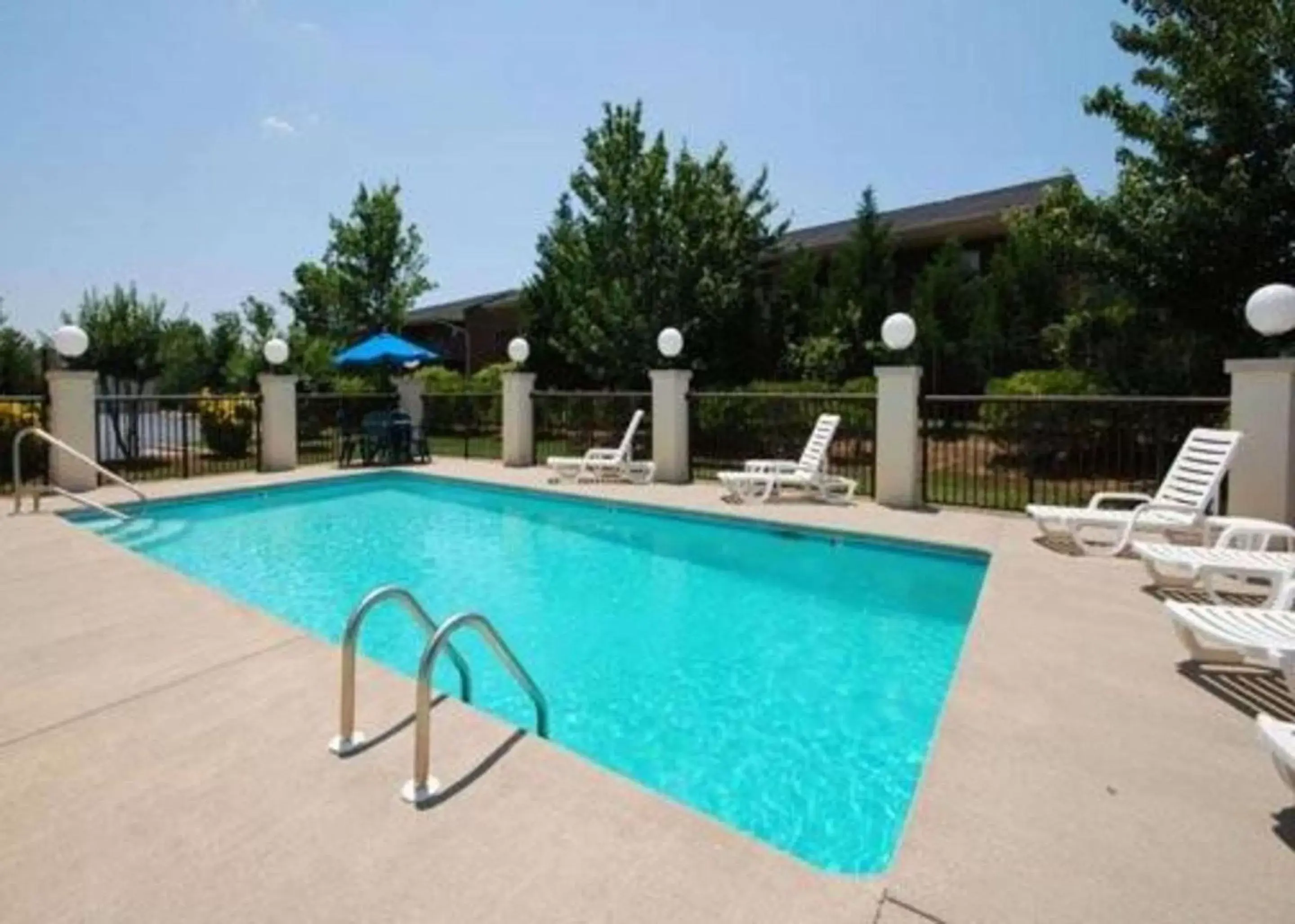 On site, Swimming Pool in Quality Inn & Suites Tarboro - Kingsboro