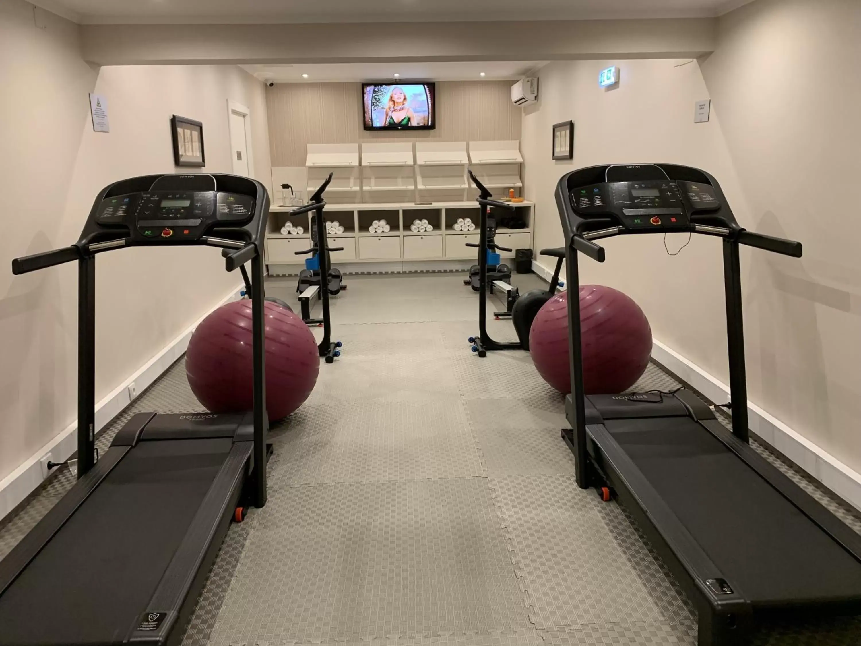 Fitness centre/facilities in Dinya Lisbon Hotel Fitness centre/facilities in Dinya Lisbon Hotel