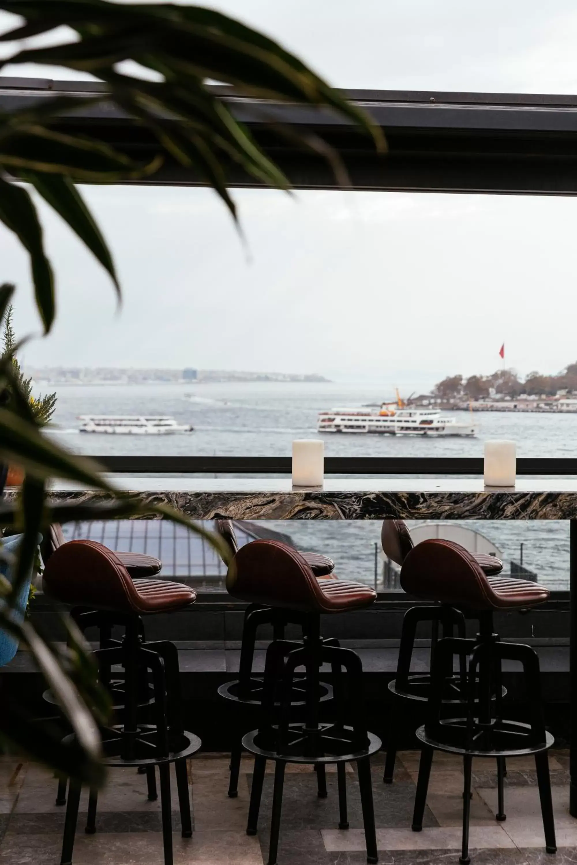 Lounge or bar, Restaurant/Places to Eat in Novotel Istanbul Bosphorus Hotel