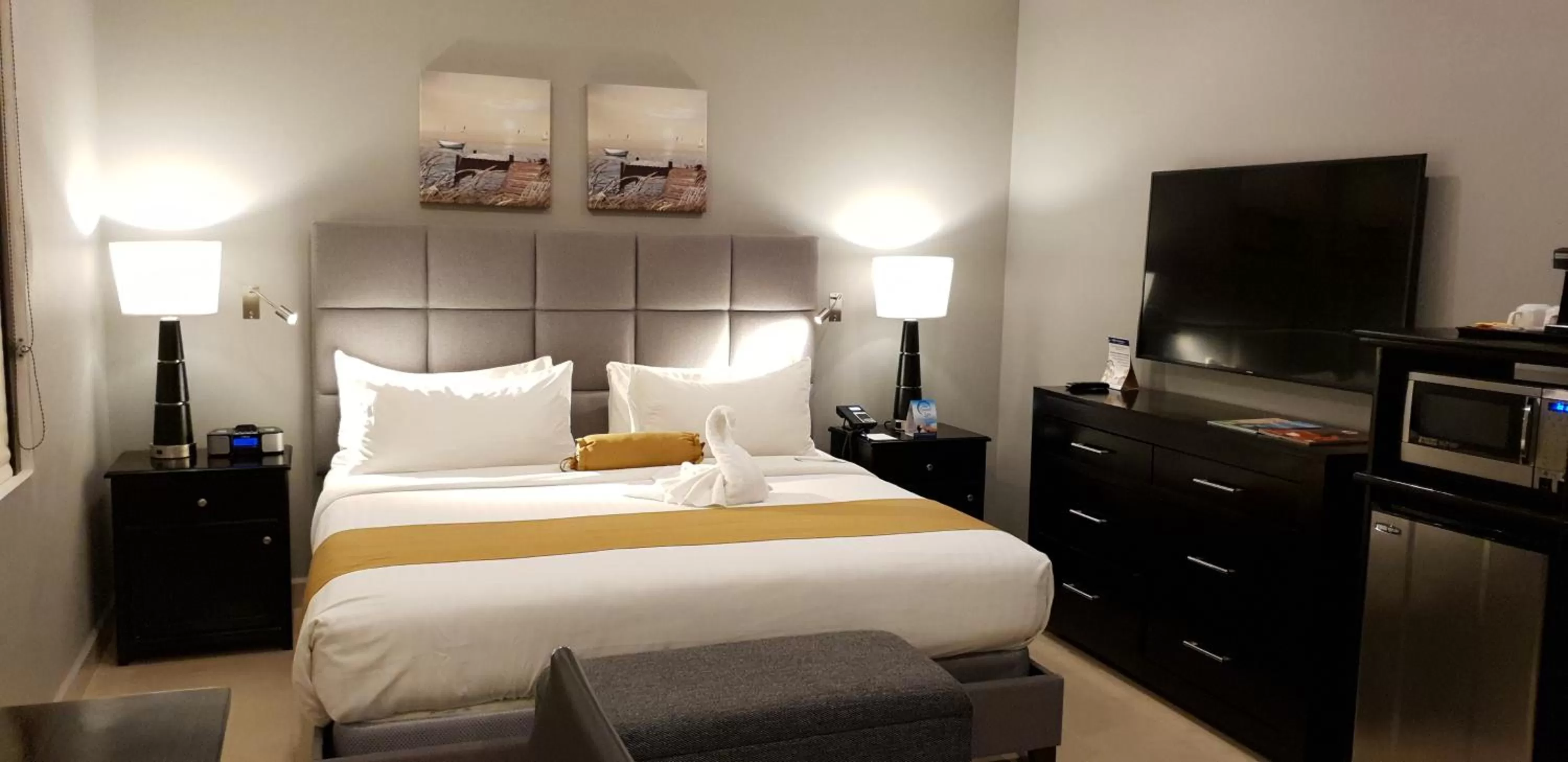 Bed in Best Western Plus Belize Biltmore Plaza