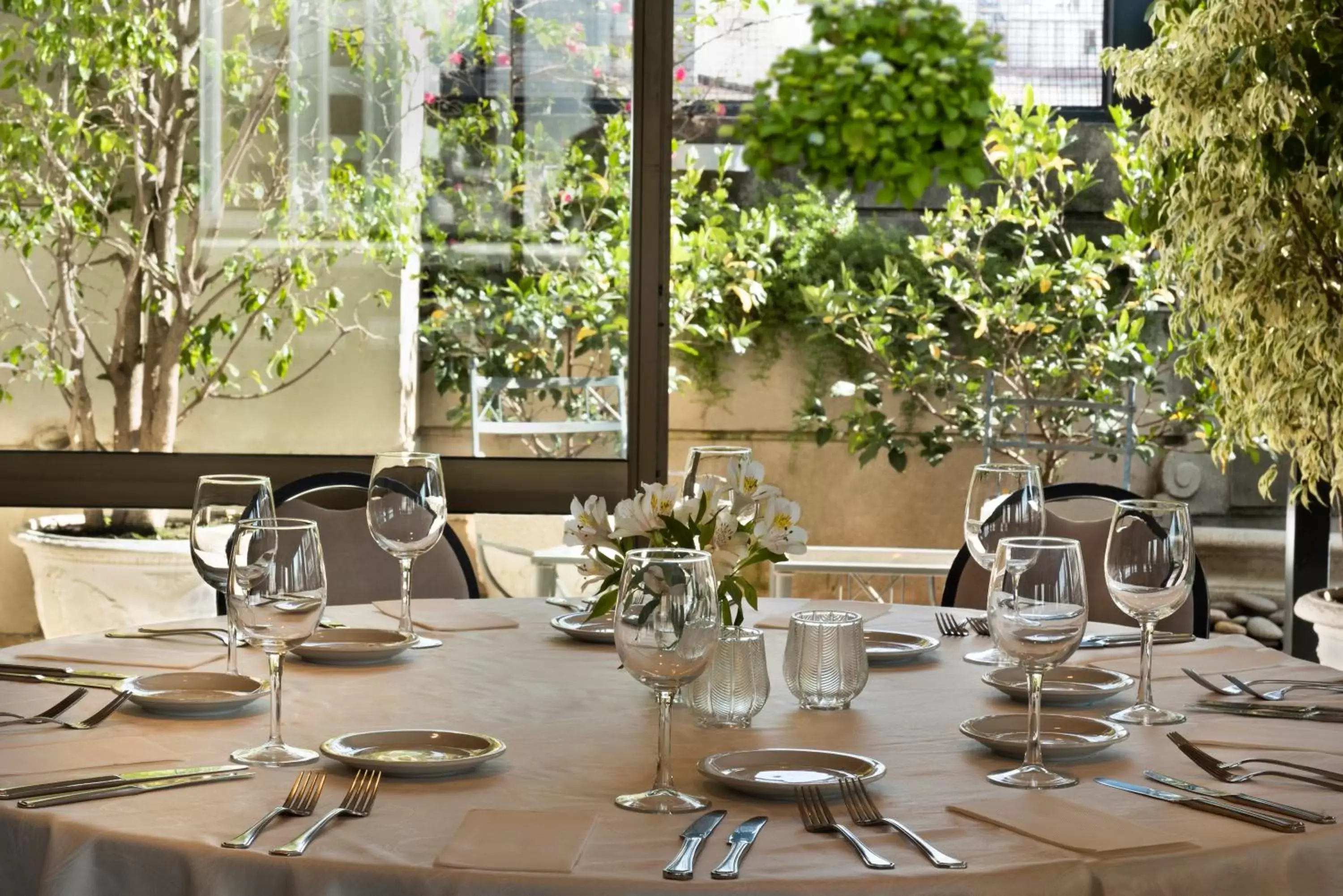 Meeting/conference room, Restaurant/Places to Eat in Windsor Hotel & Tower Argentina