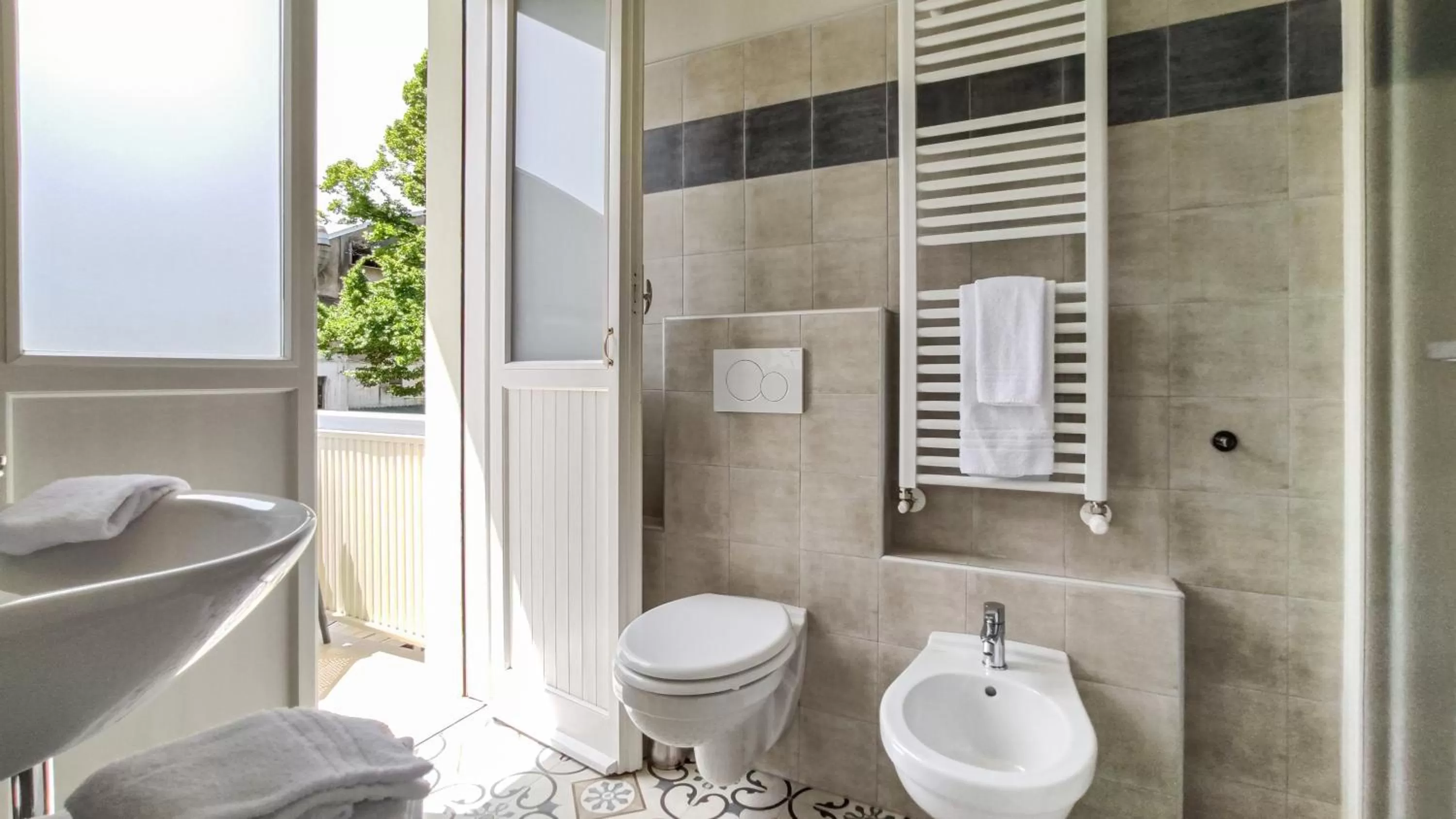 Bathroom in LA DAMA ROOM&BREAKFAST