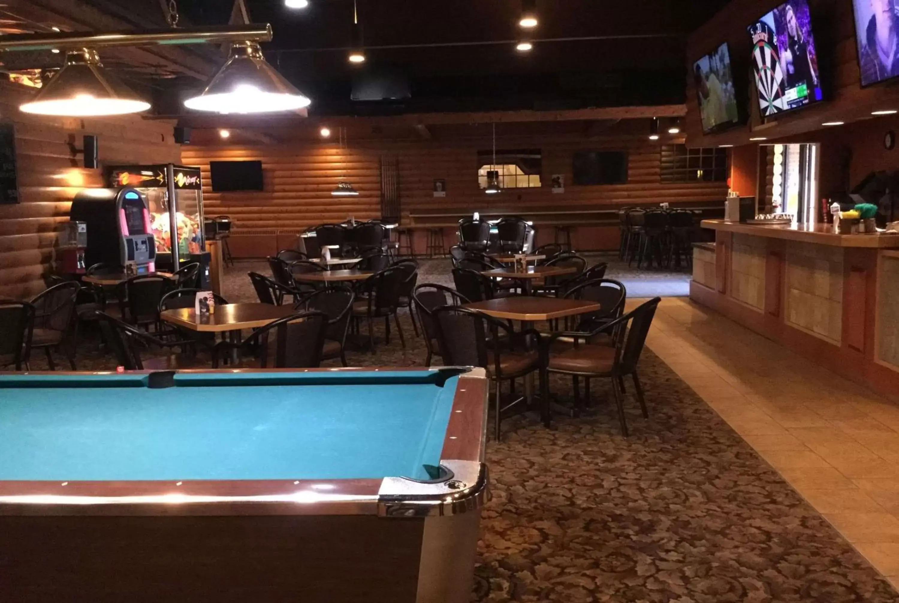 Lounge or bar, Billiards in Super 8 by Wyndham Spruce Grove