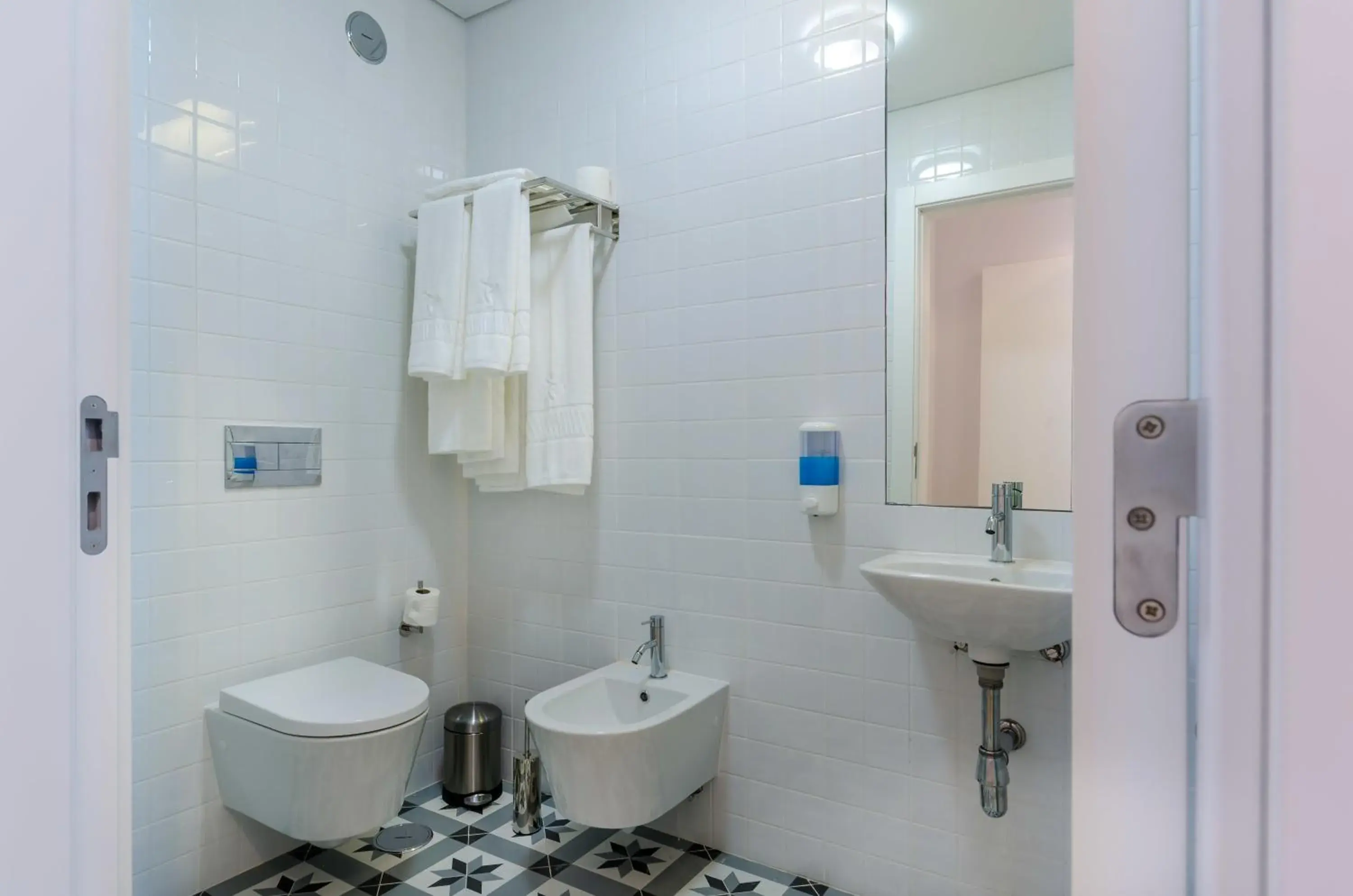 Bathroom in Lisbon Serviced Apartments - Liberdade