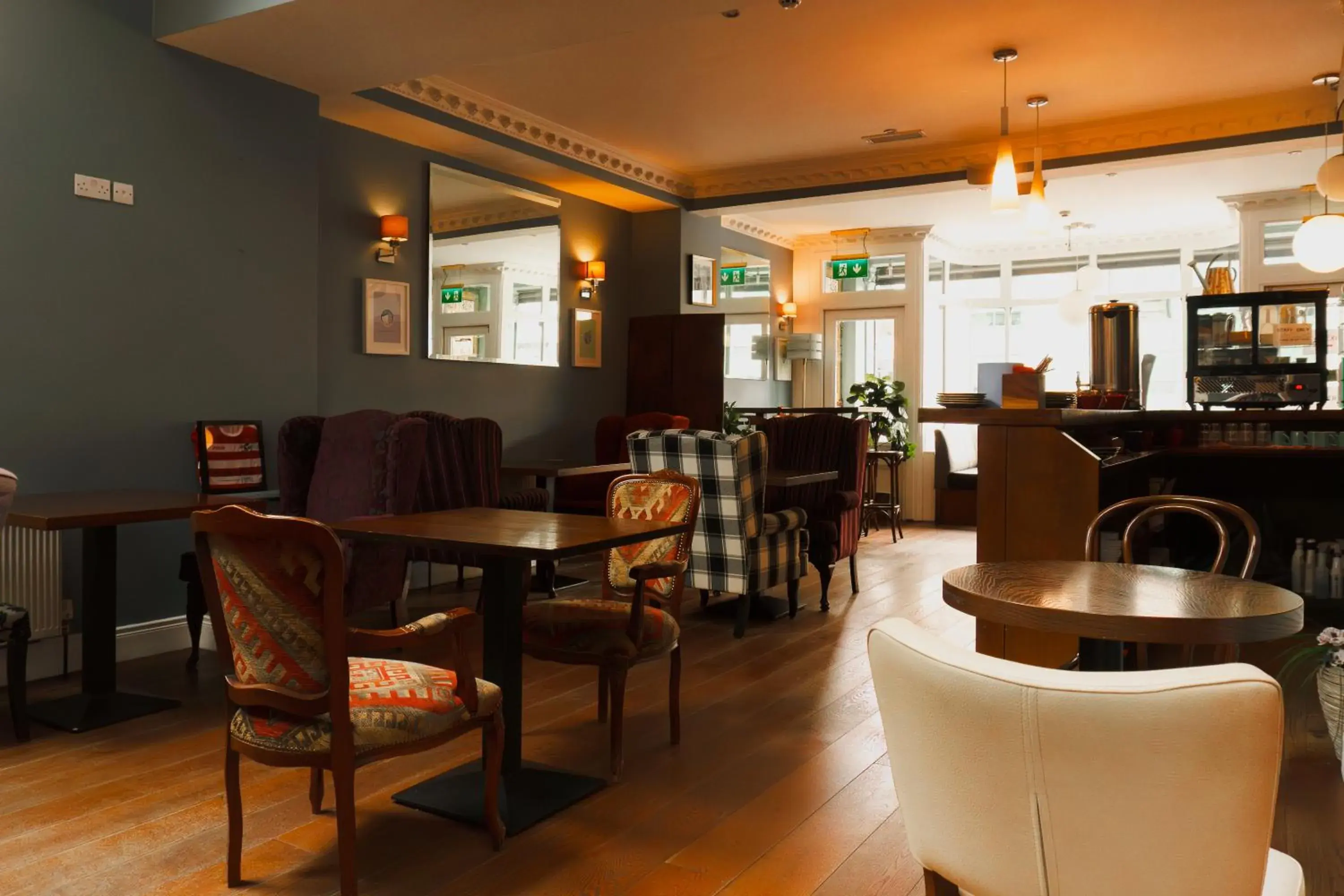 Restaurant/places to eat in Phoenix Park Hotel