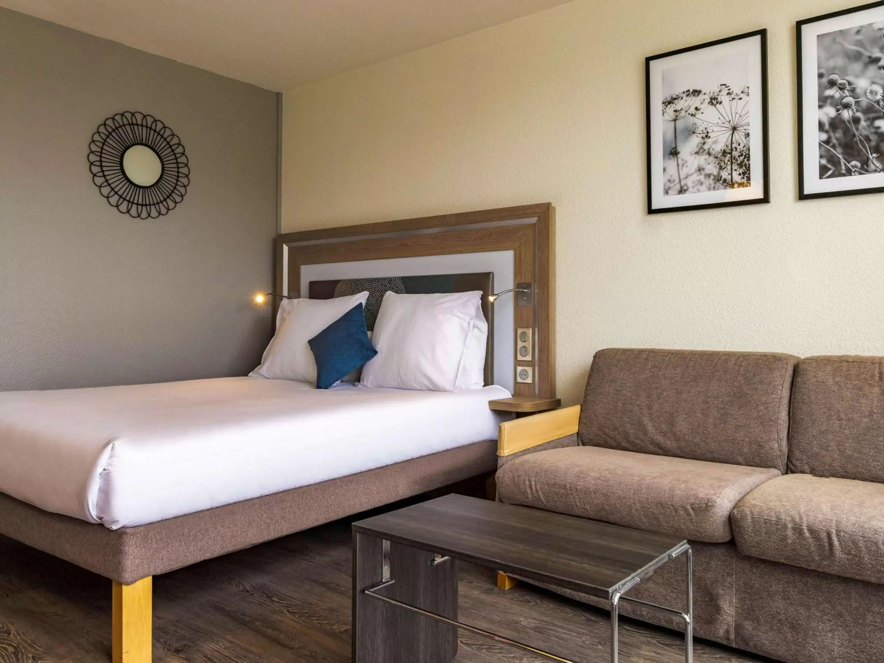 Bedroom, Bed in Novotel Senart Golf De Greenparc