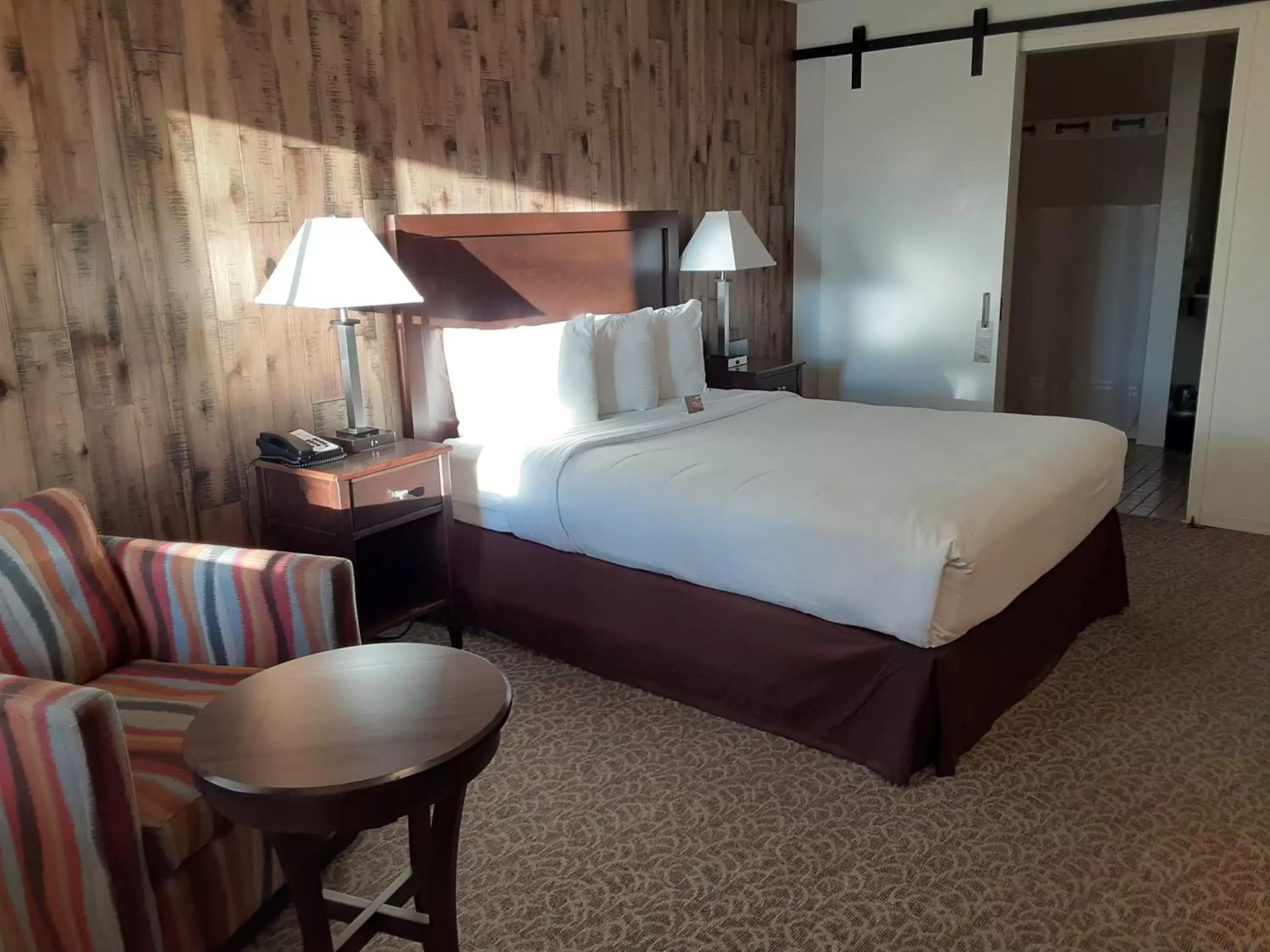 Queen Room - Disability Access in Mission Inn Queen Room - Disability Access in Mission Inn