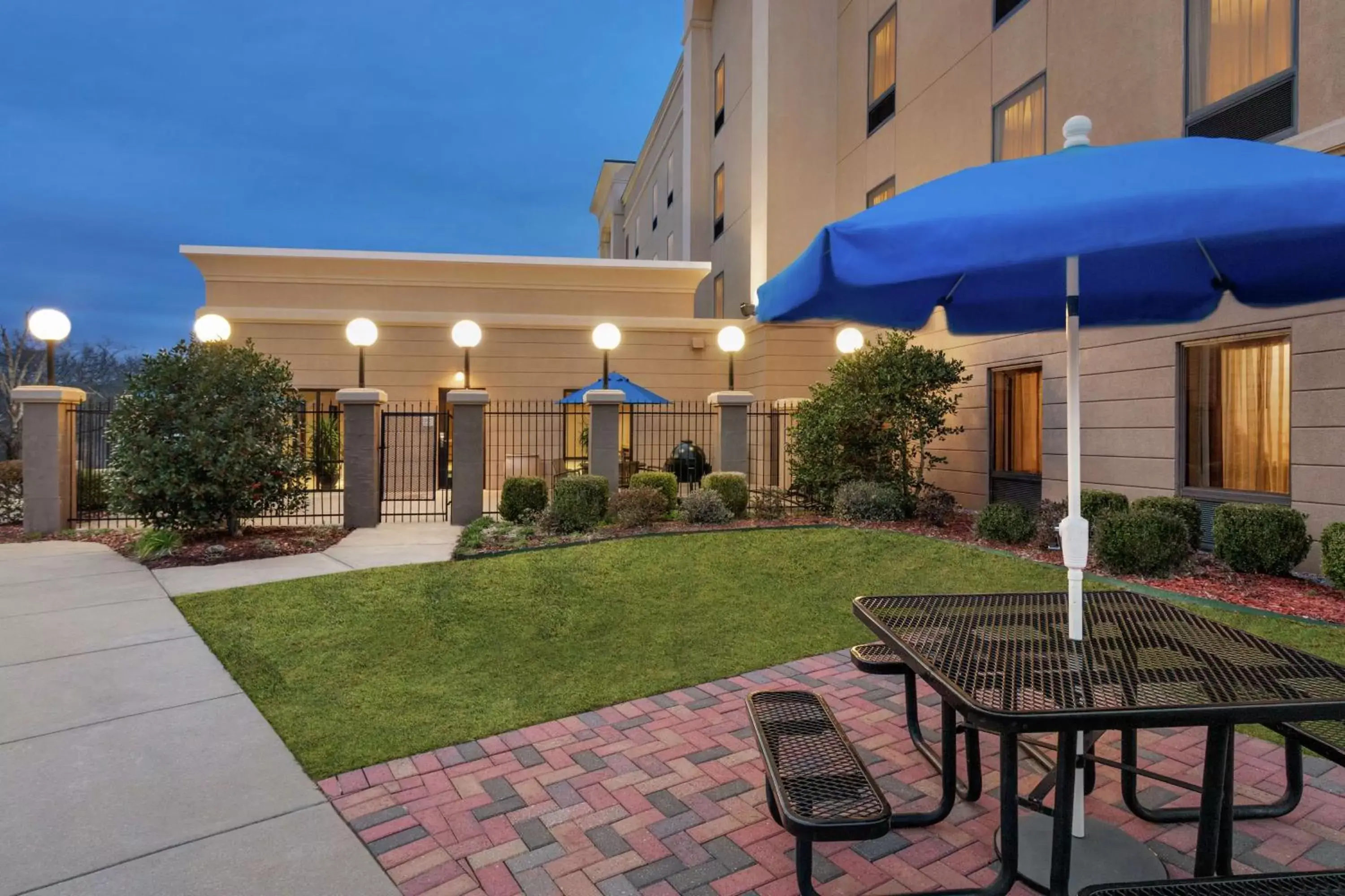 Property building in Hampton Inn & Suites Pine Bluff