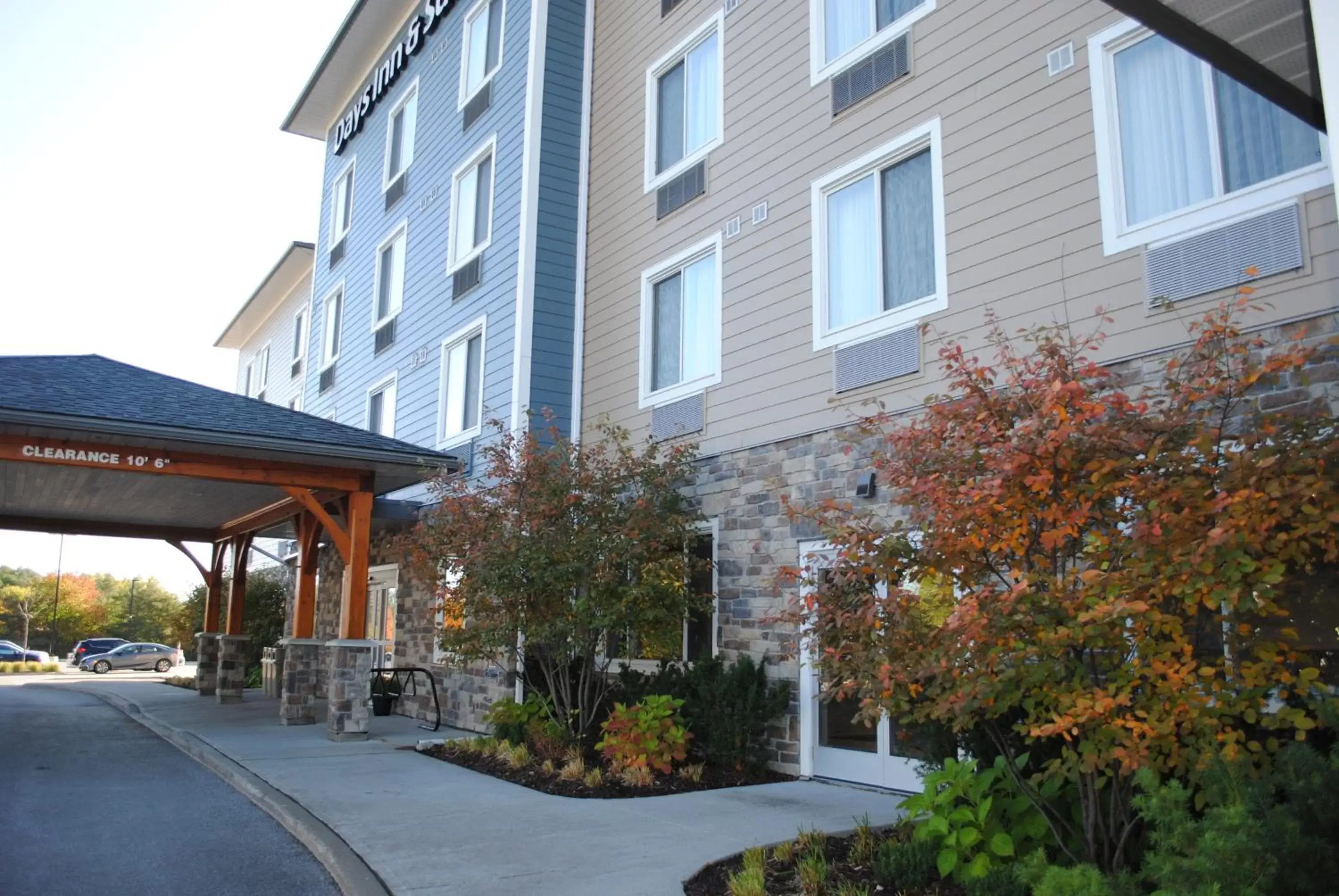Facade/entrance, Property Building in Days Inn & Suites by Wyndham Lindsay