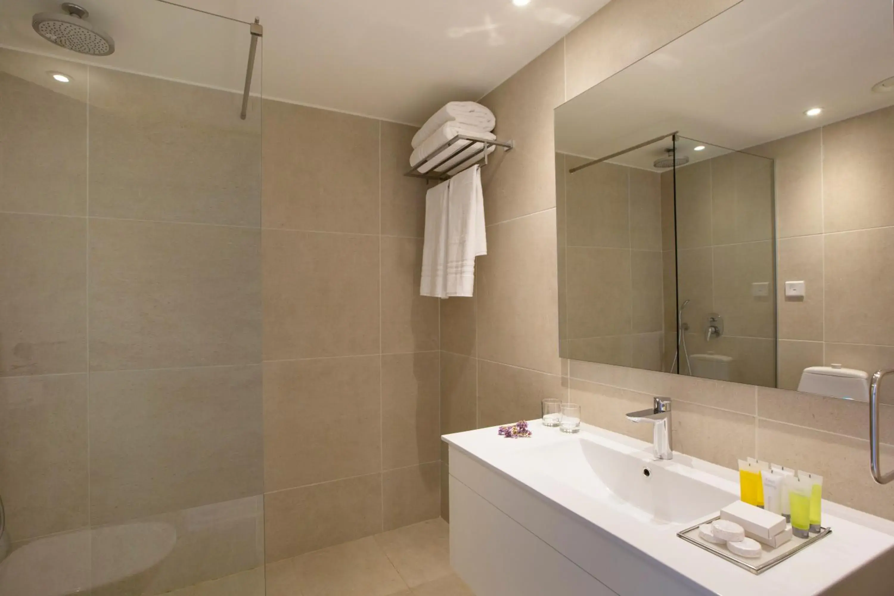 Shower, Bathroom in Venus Beach Hotel