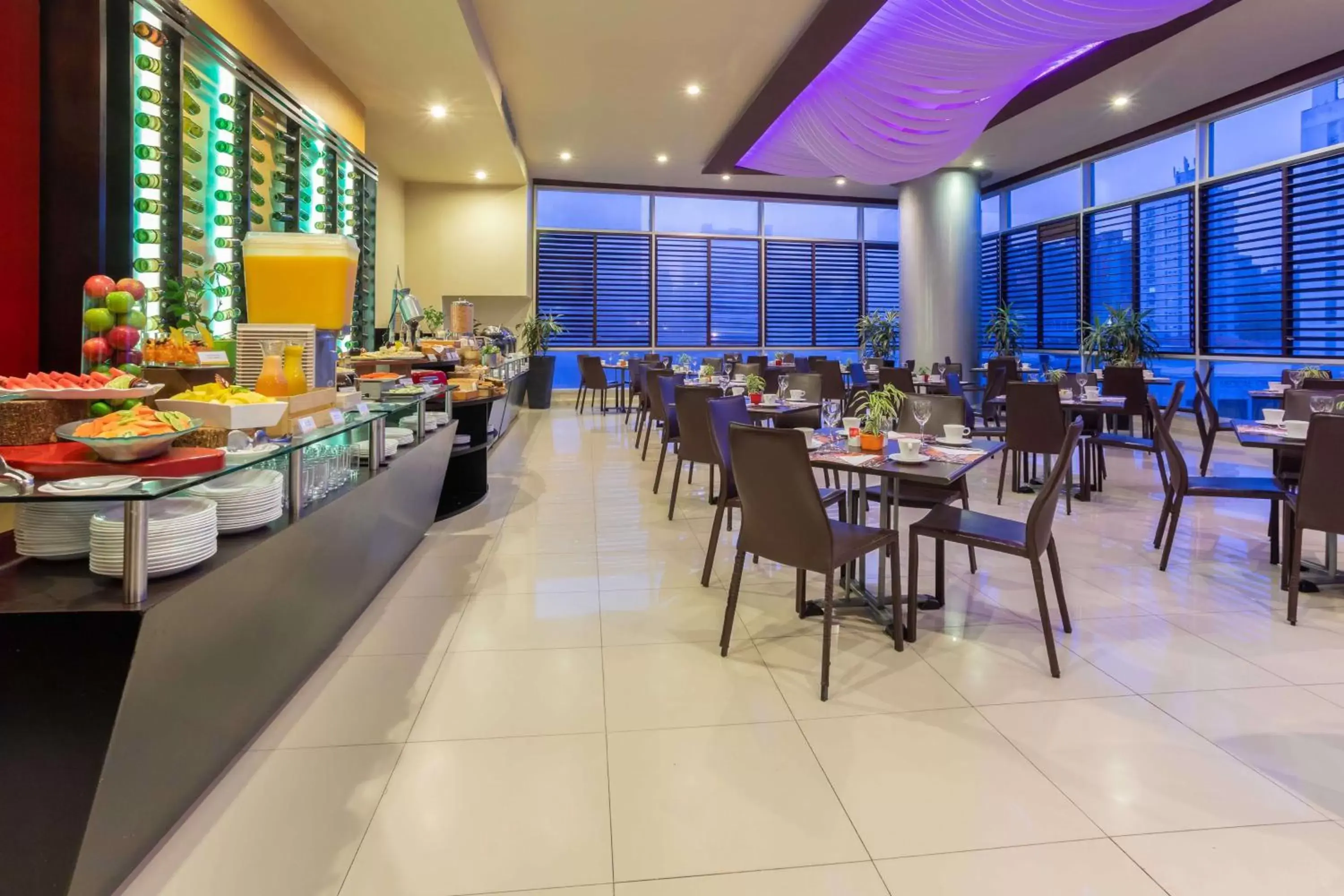 Restaurant/Places to Eat in GHL Hotel Barranquilla