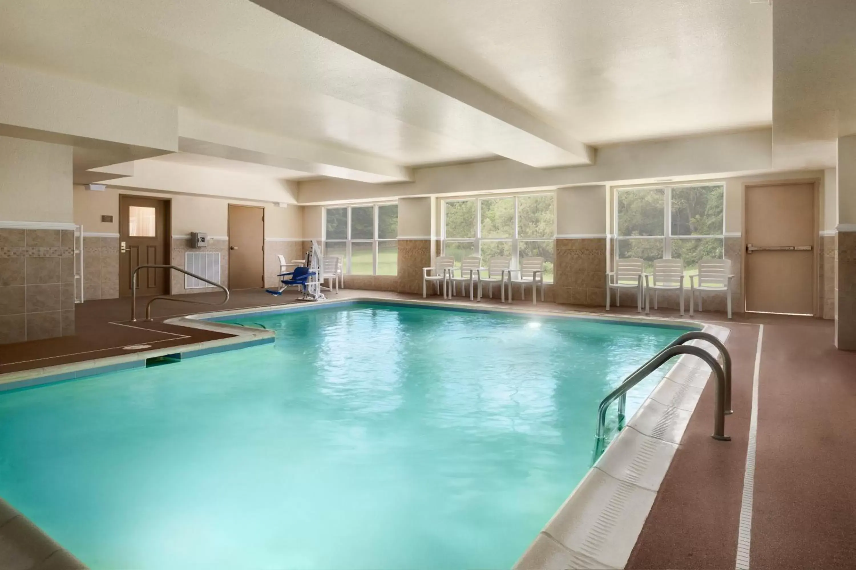 Swimming Pool in Country Inn & Suites by Radisson, Doswell (Kings Dominion), VA