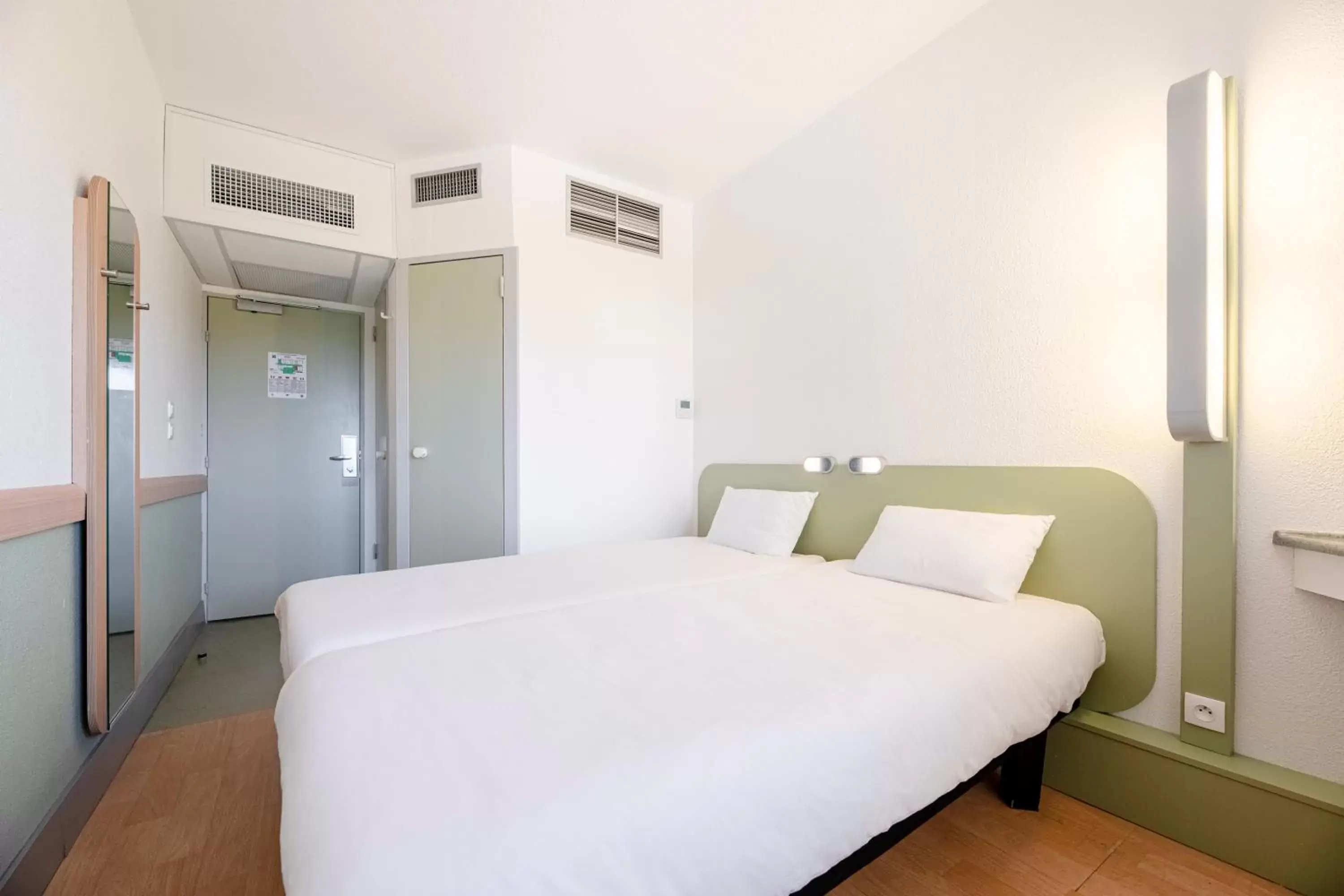 Bedroom, Bed in Ibis Budget Perpignan Nord Rivesaltes