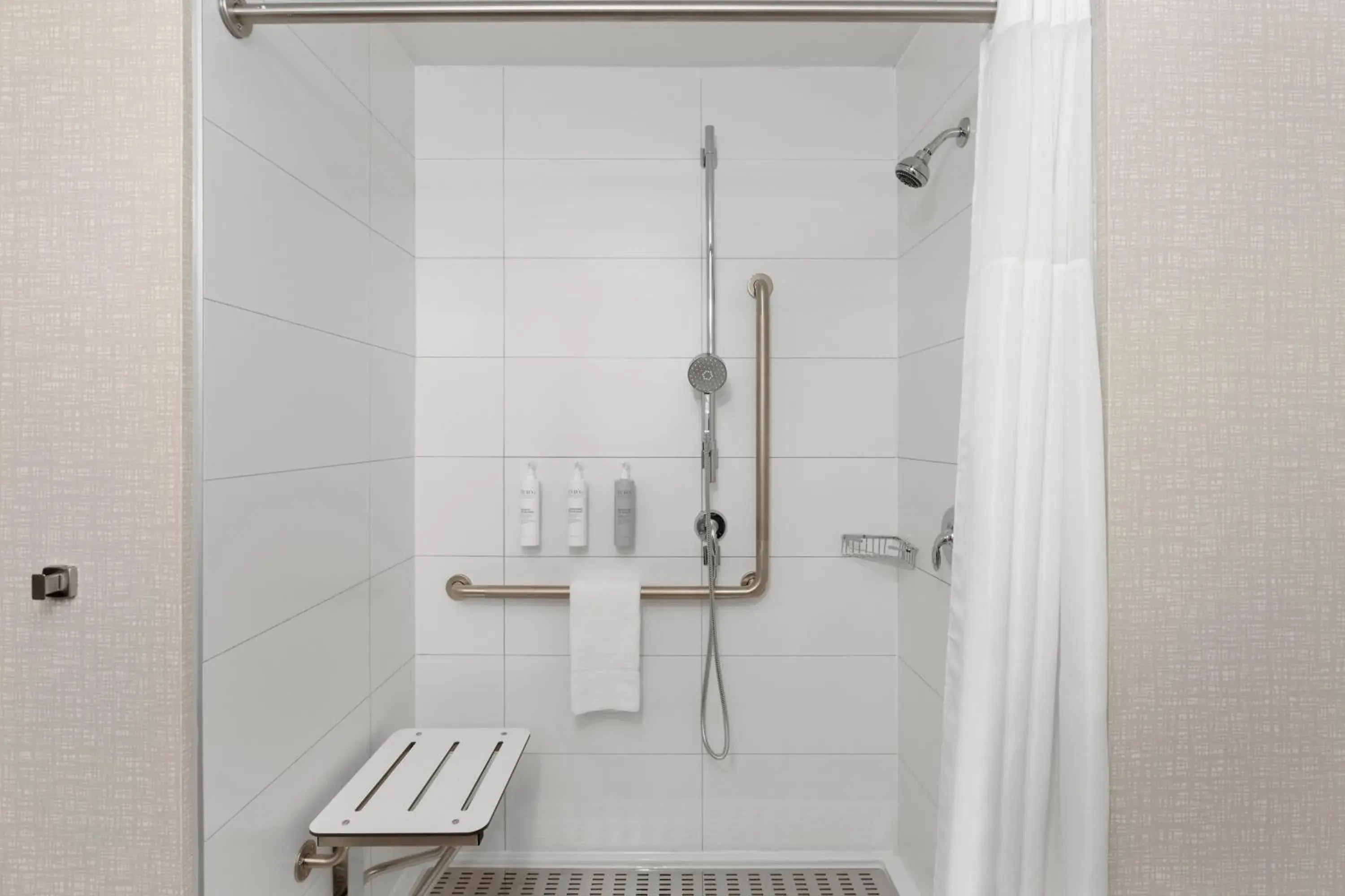 Shower, Bathroom in Hampton Inn By Hilton Cornwall