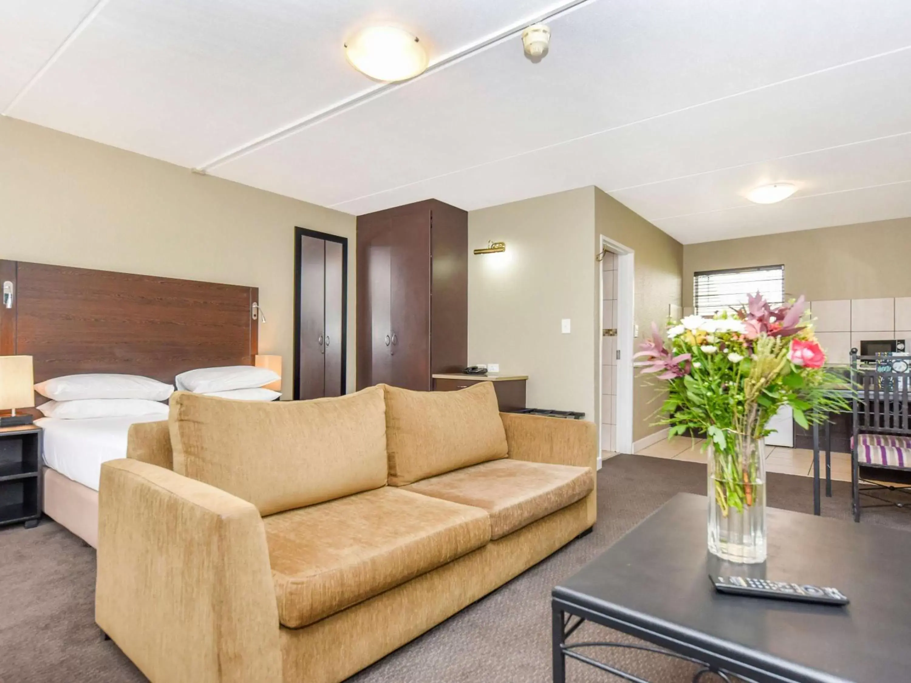 Bedroom, Seating Area in Mercure Hotel Bedfordview