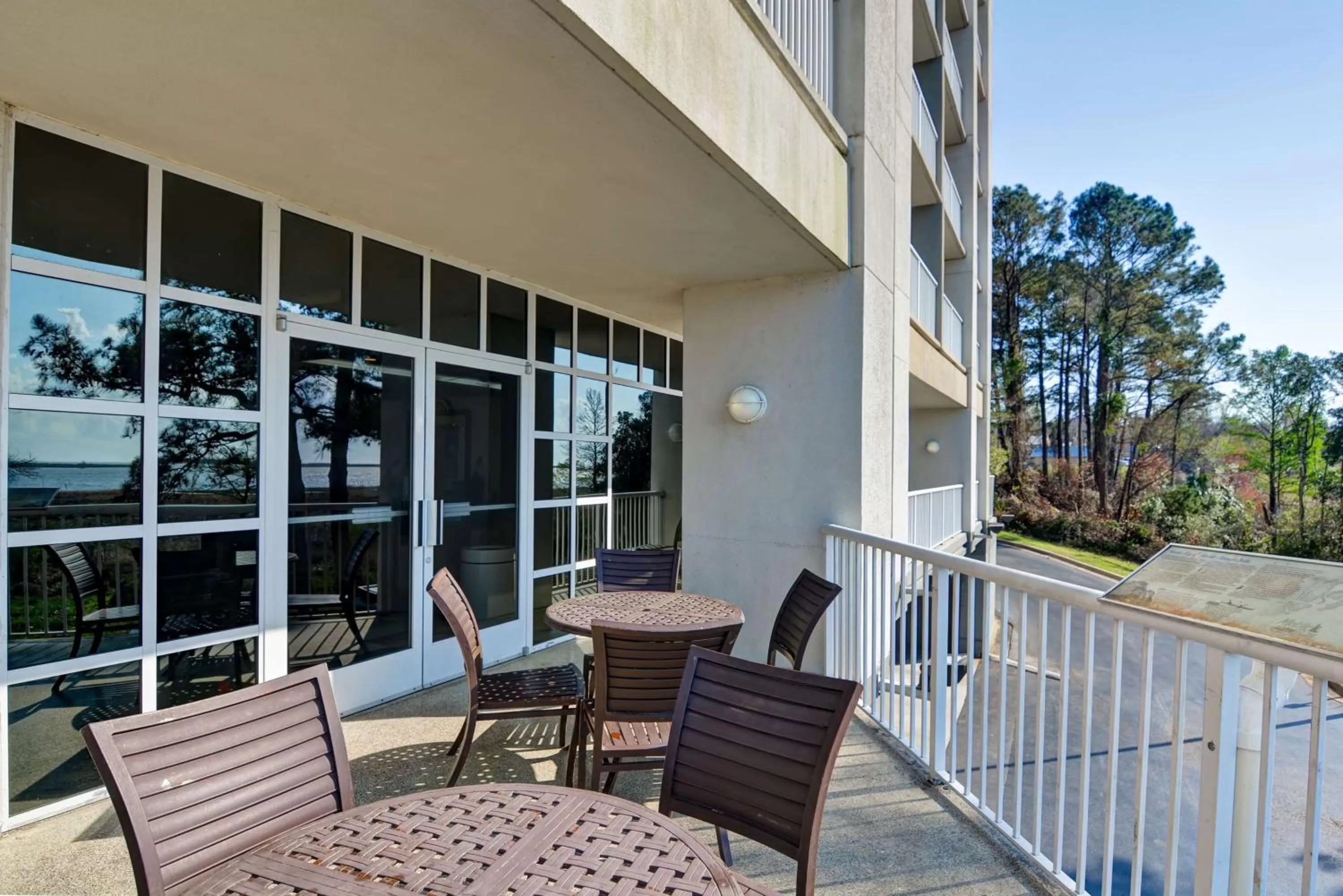 Patio in Hampton Inn Mobile/East Bay