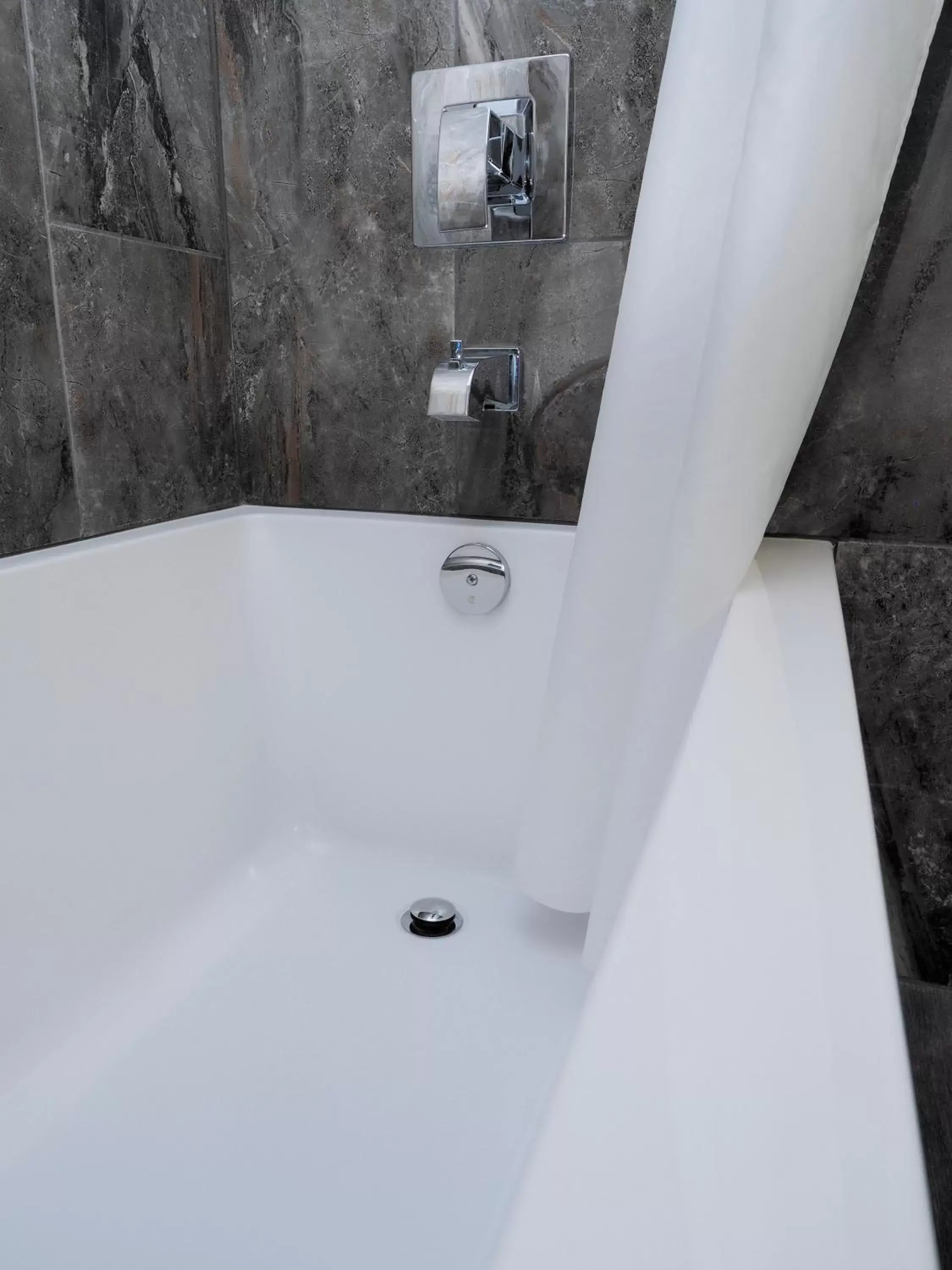 Bathroom in Argyll Plaza Hotel