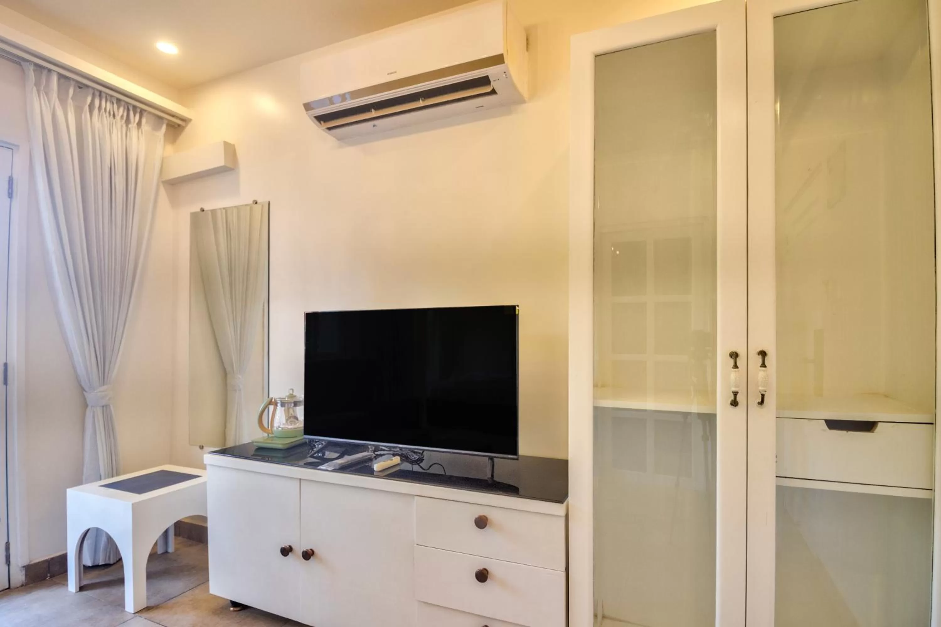 TV and multimedia, TV/Entertainment Center in Pajaros Blu