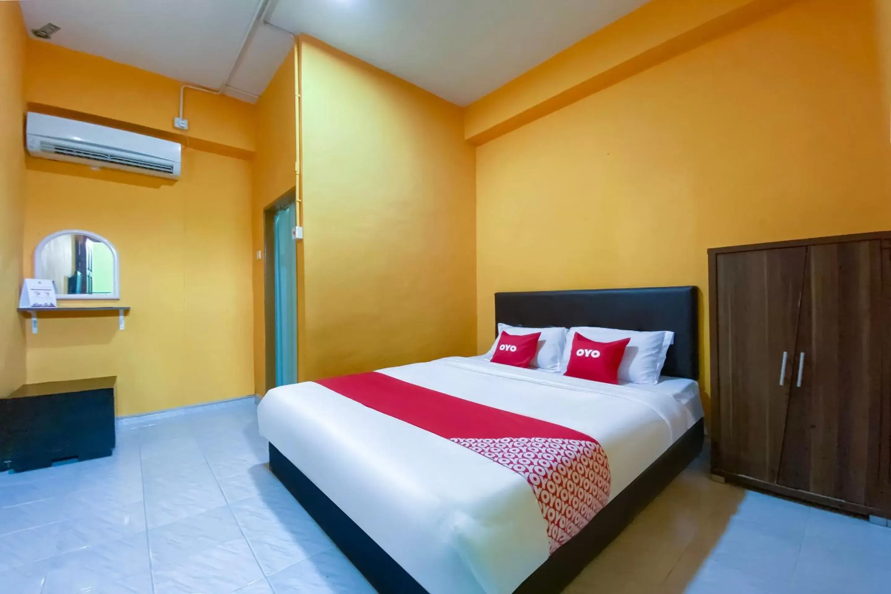 Bedroom, Bed in Super OYO 90039 Coop Hotel Kangar