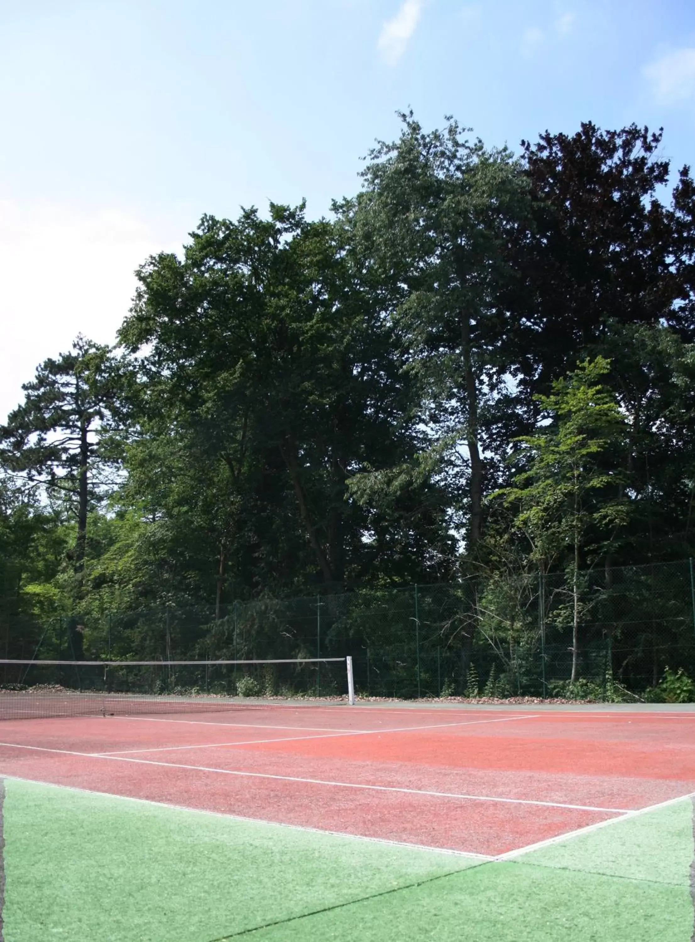 Tennis court in Le Grand Monarque